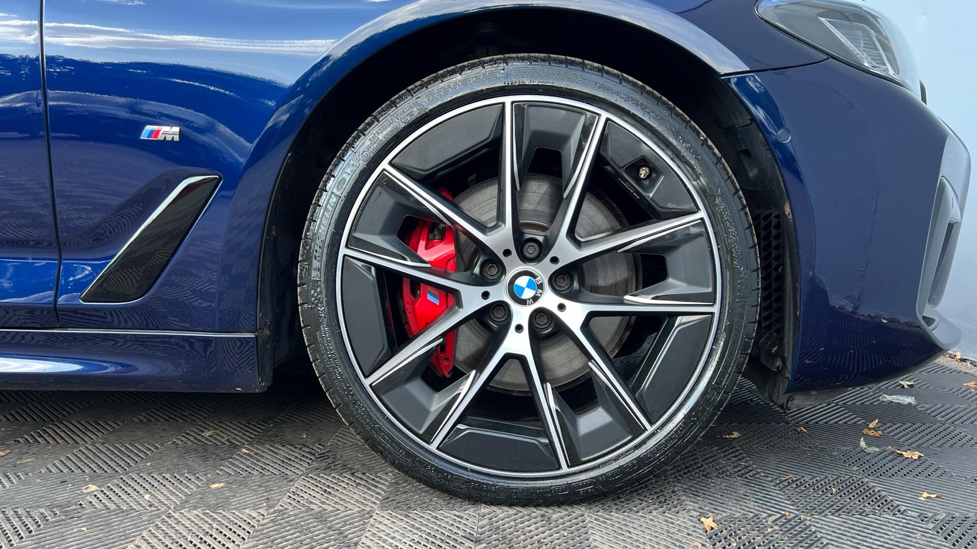 BMW 5 Series view 14
