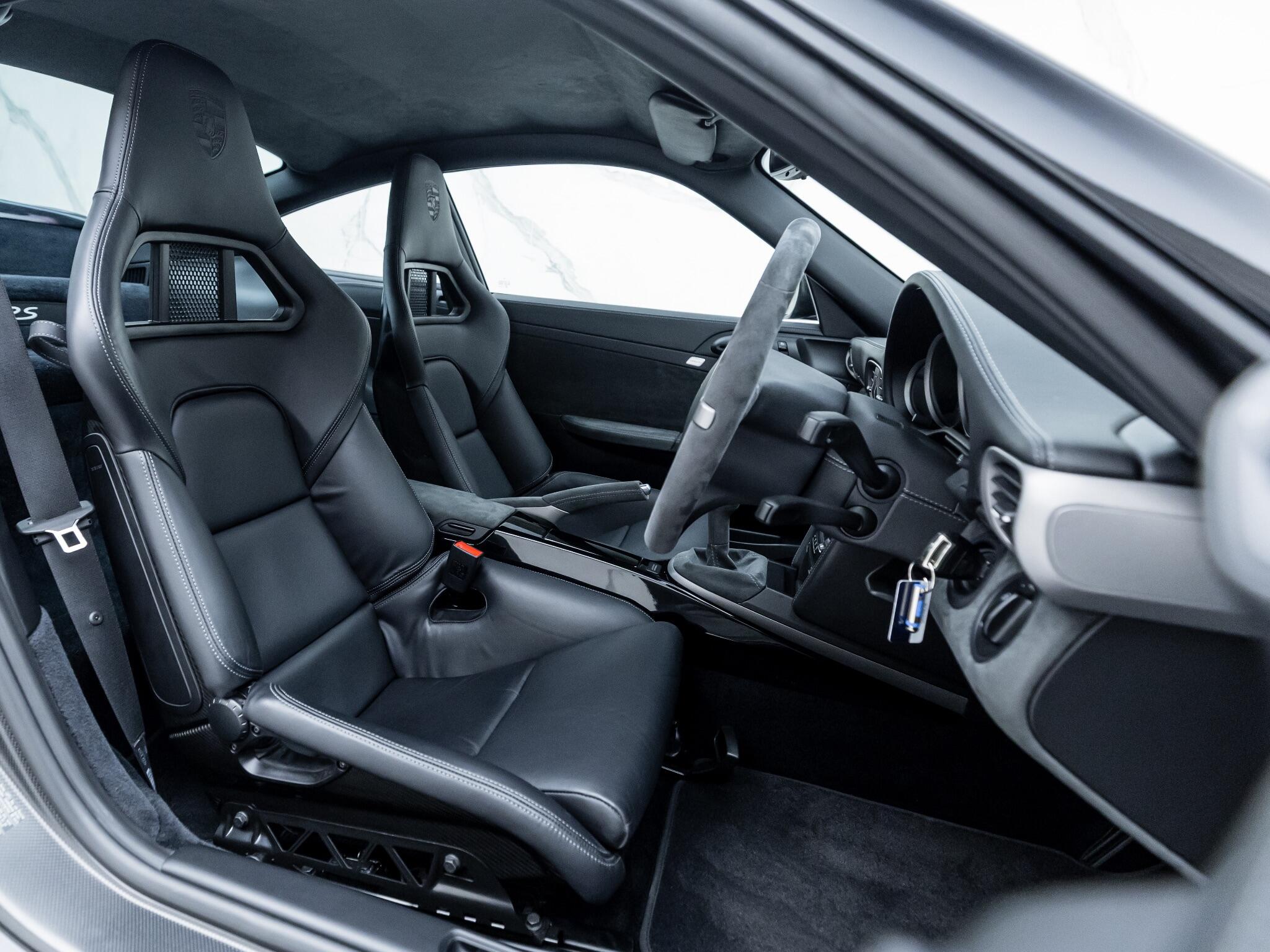 Porsche 911 view 15