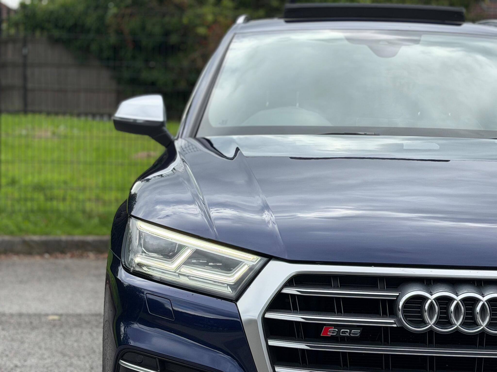 Audi SQ5 view 8