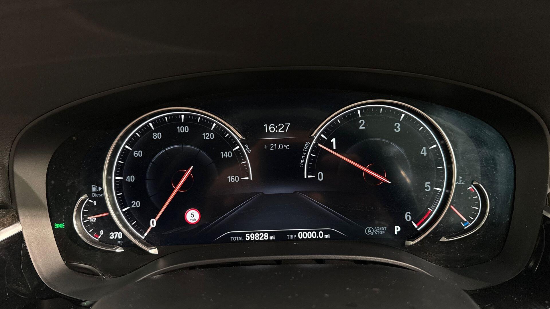 BMW 5 Series view 9