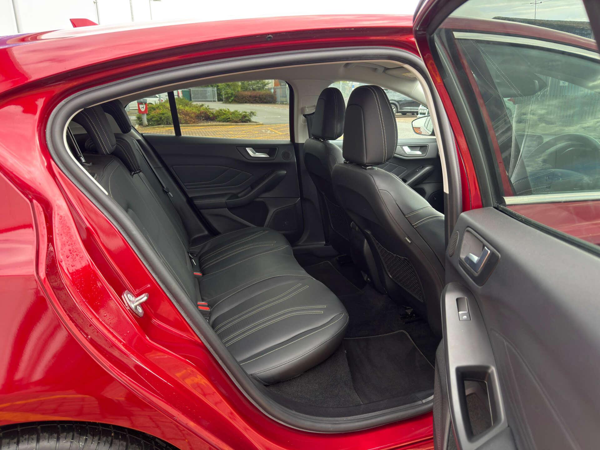 Ford Focus view 25
