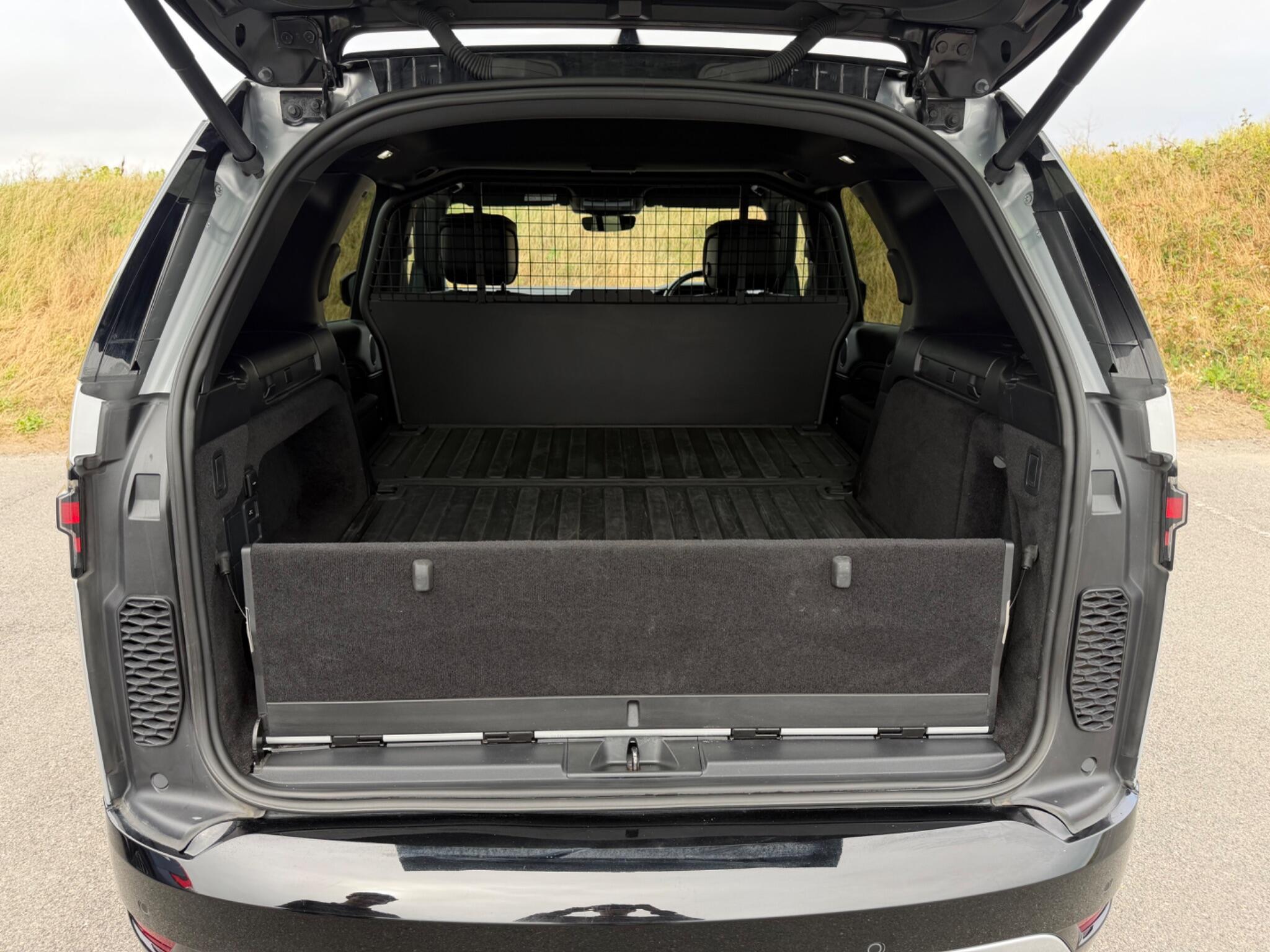 Land Rover Discovery 3 view 24
