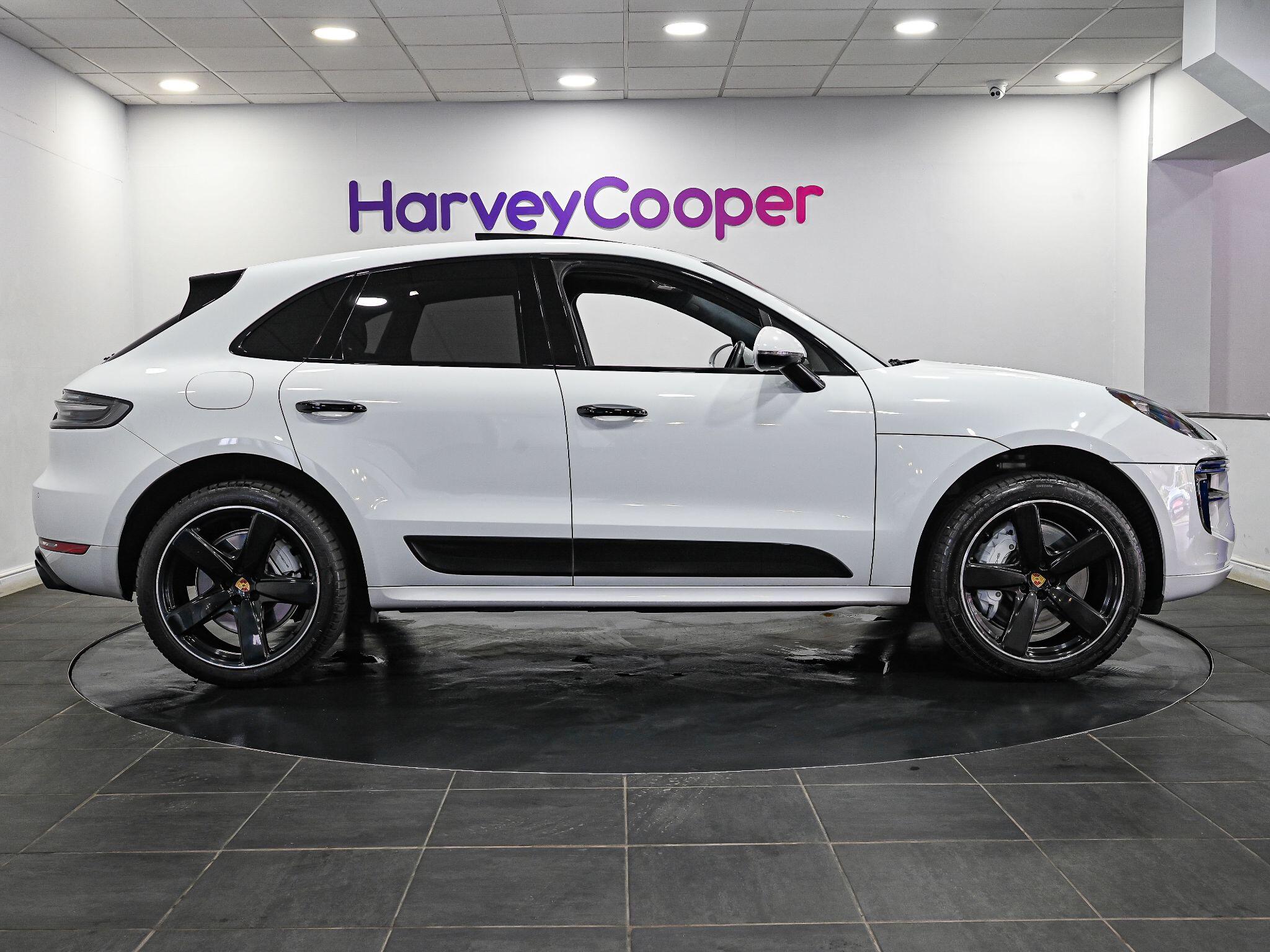 Porsche Macan view 4