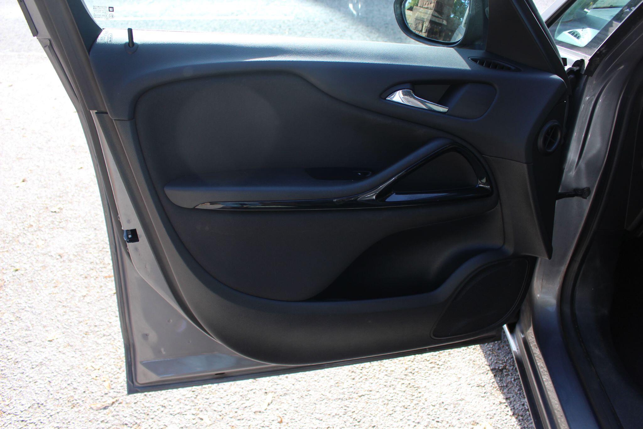 Vauxhall Zafira Tourer view 12