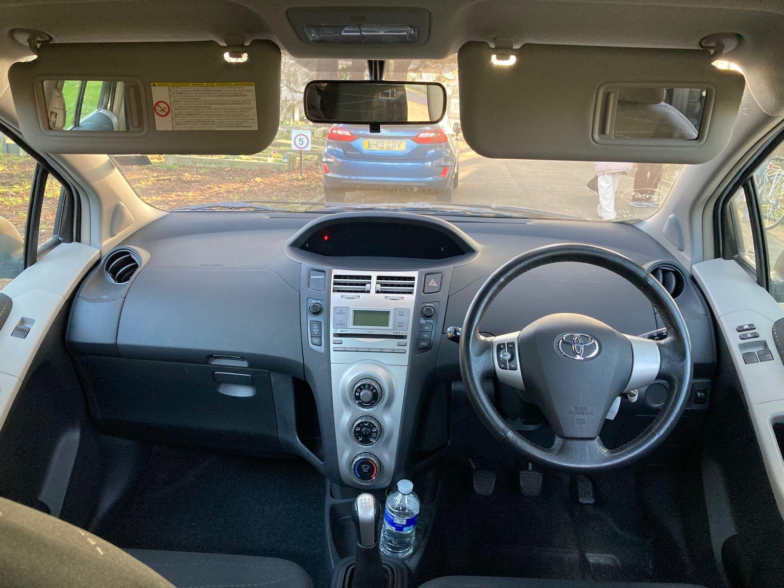 Toyota Yaris view 3