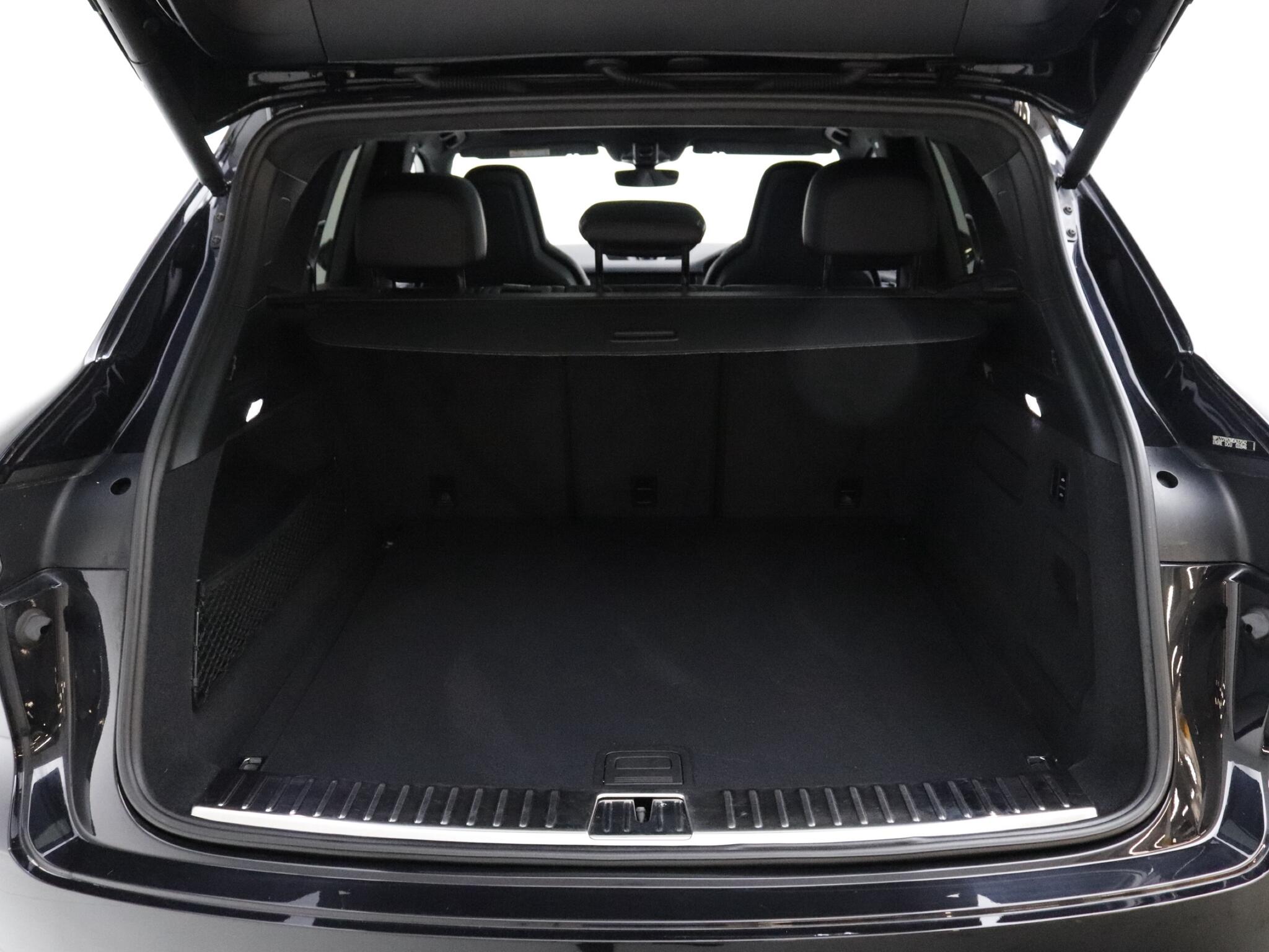Porsche Cayenne view 19