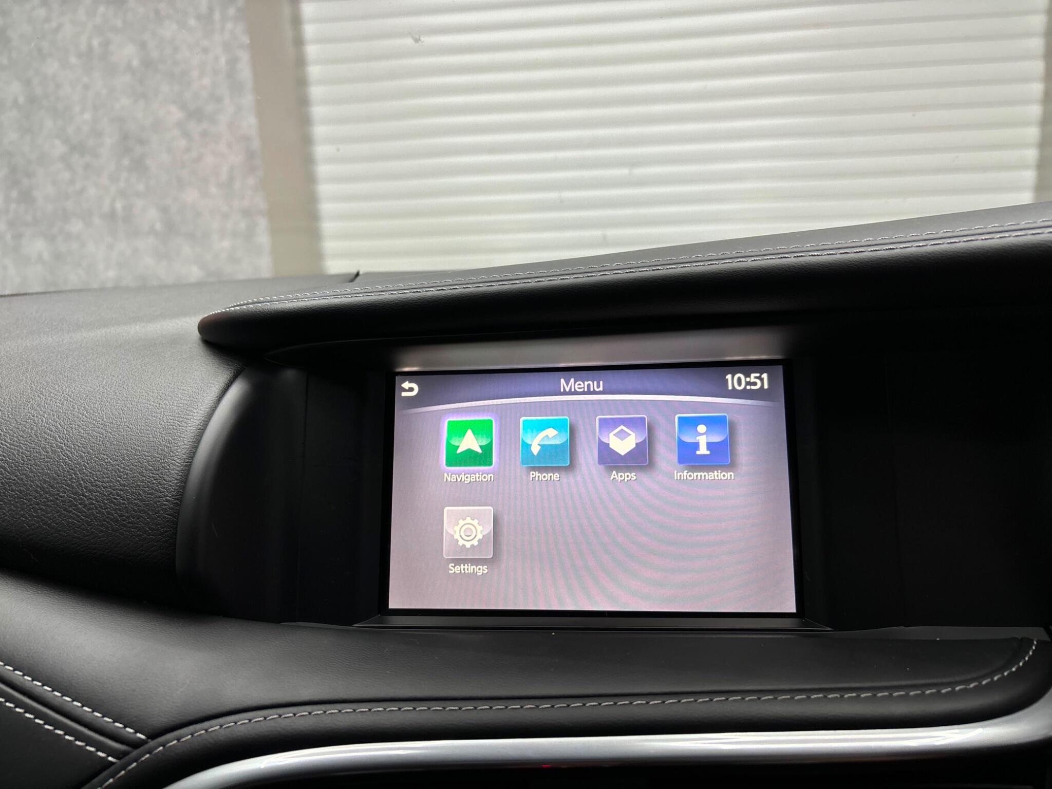 Infiniti Q30 view 11