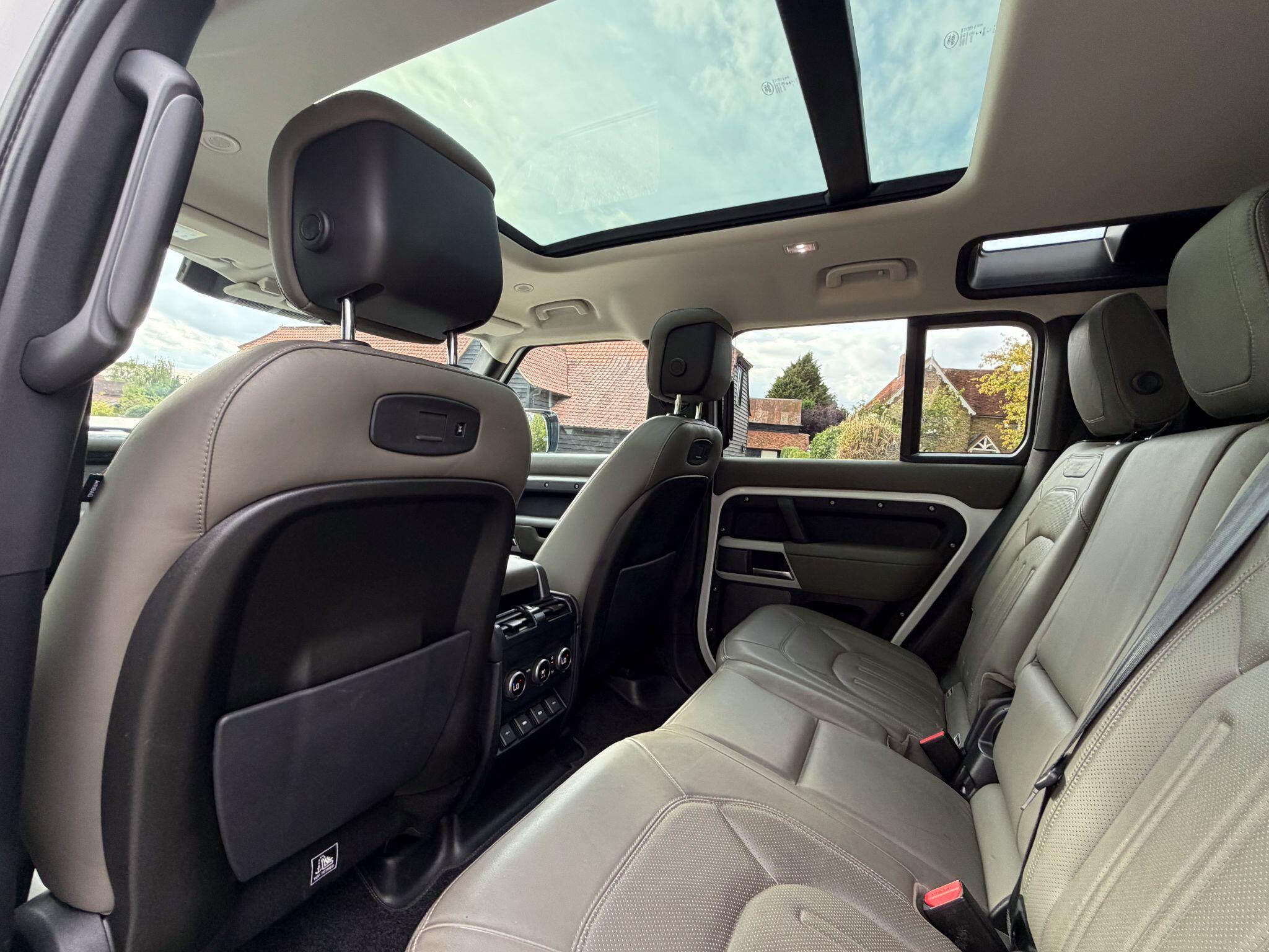 Land Rover Defender 110 view 18