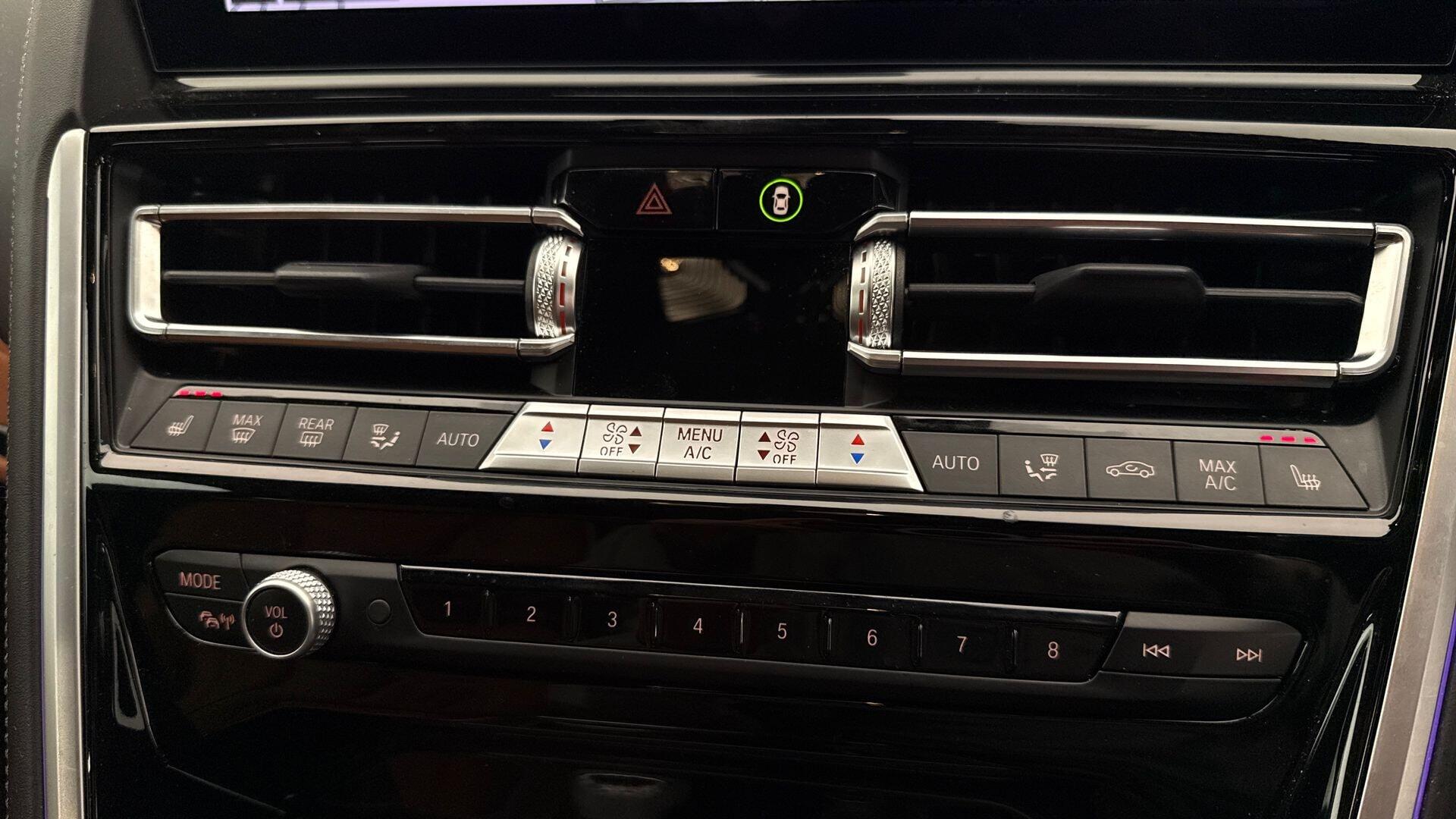 BMW 8 Series view 25