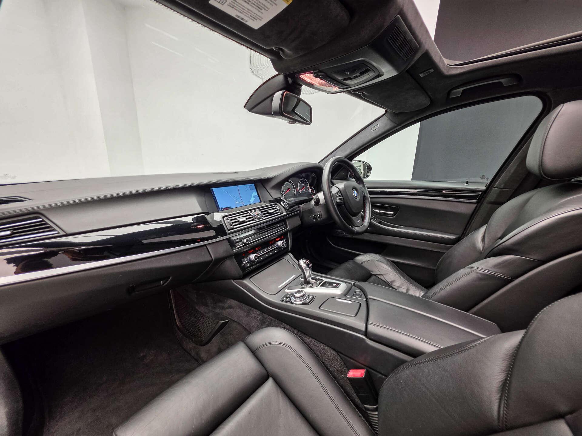 BMW M5 view 12