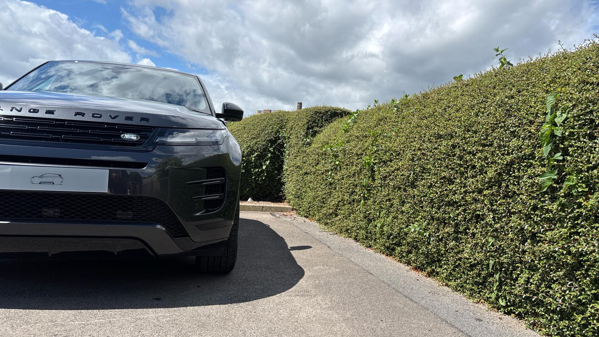 Land Rover Discovery Sport view 31