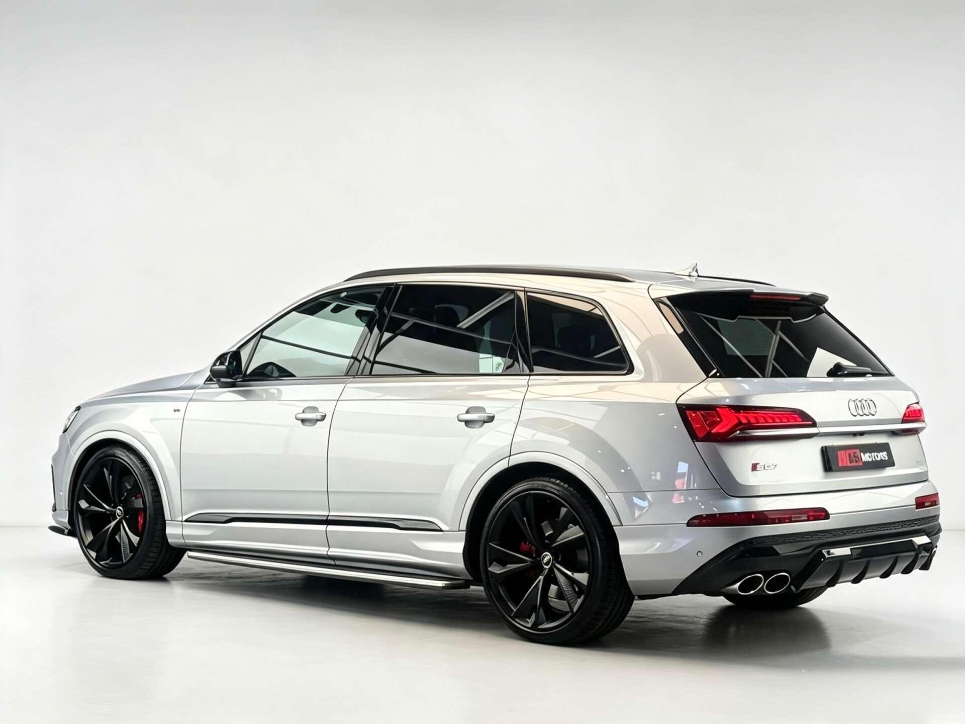 Audi SQ7 view 10