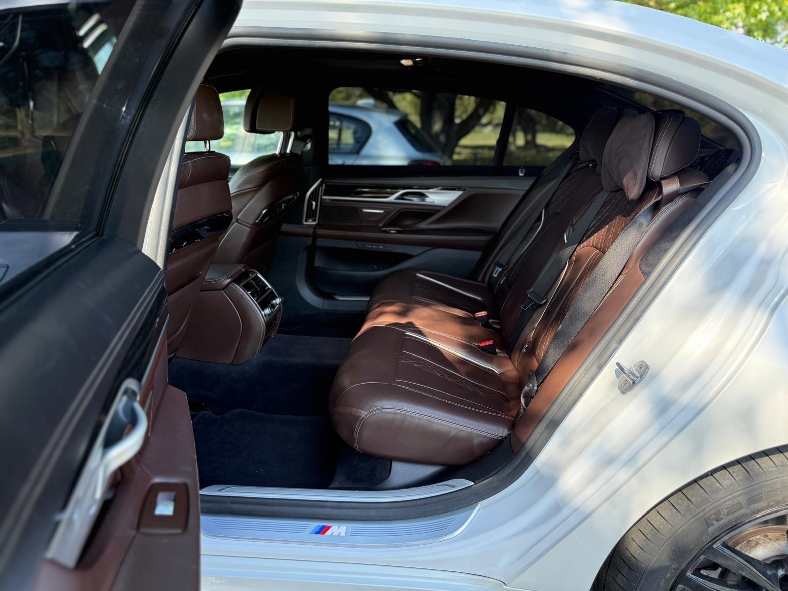 BMW 7 Series view 37