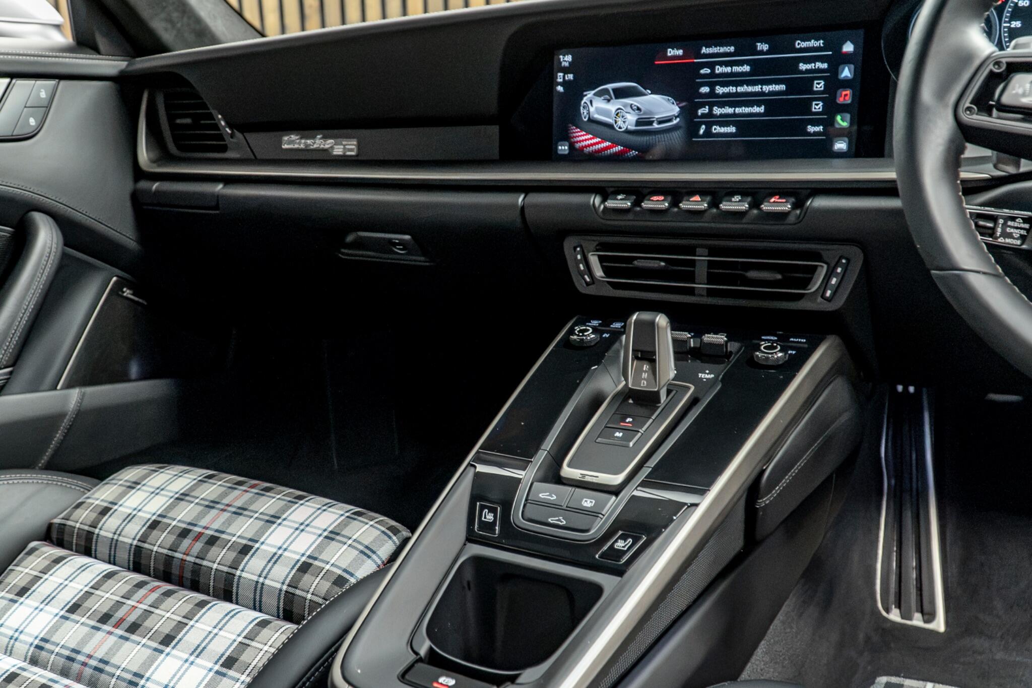 Porsche 911 view 26