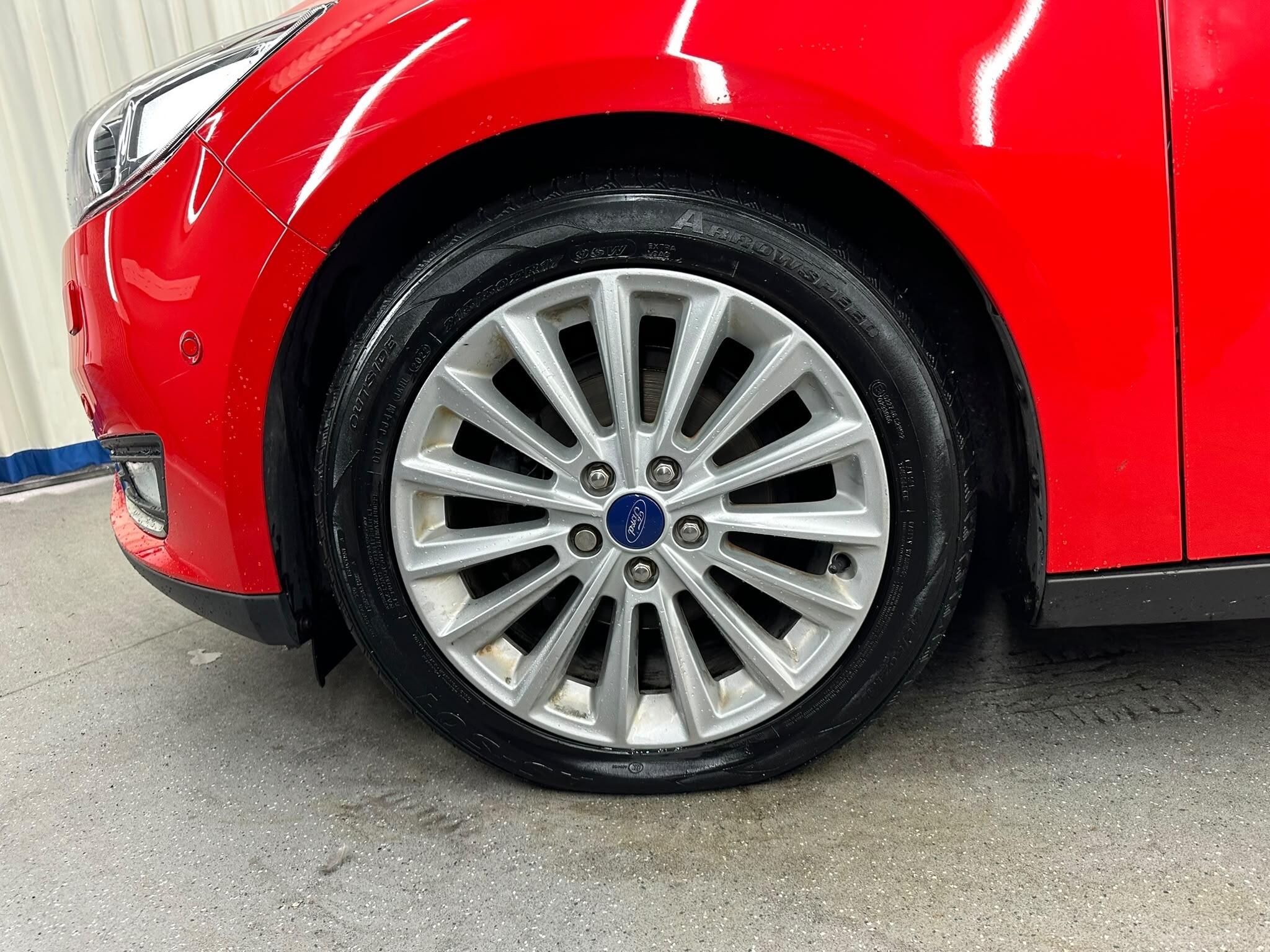 Ford Focus view 17