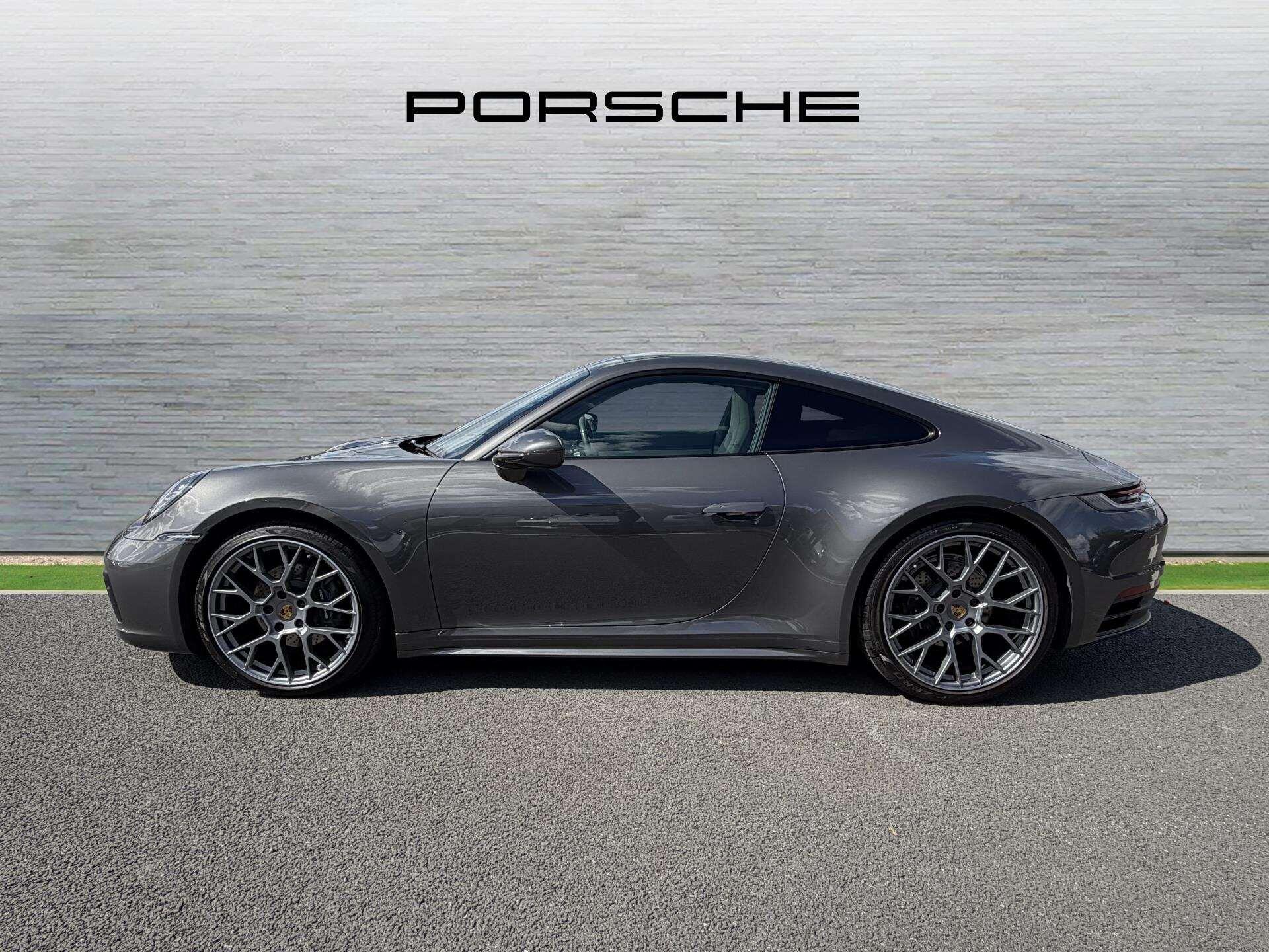 Porsche 911 view 8