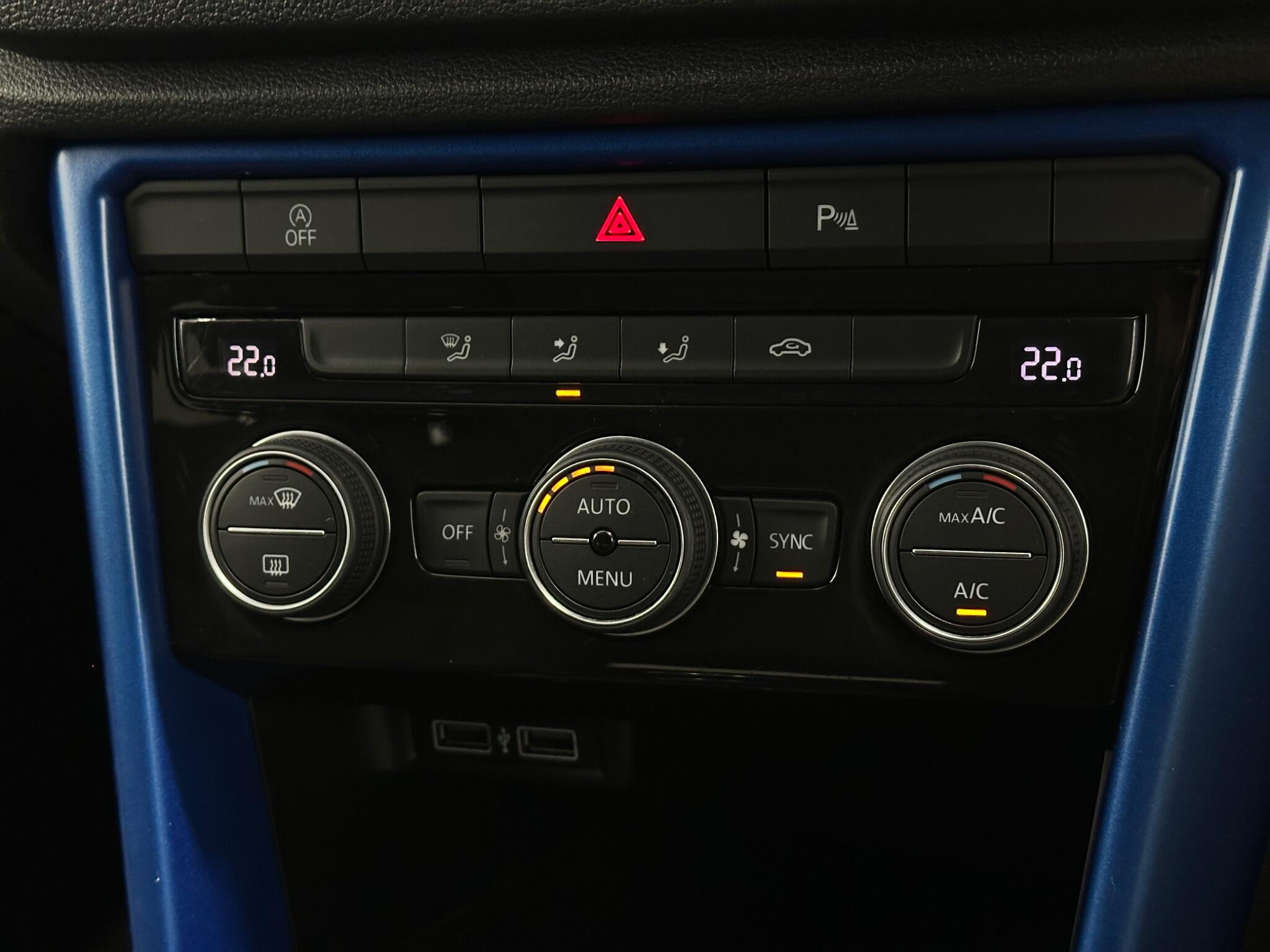 Volkswagen T-Roc view 21