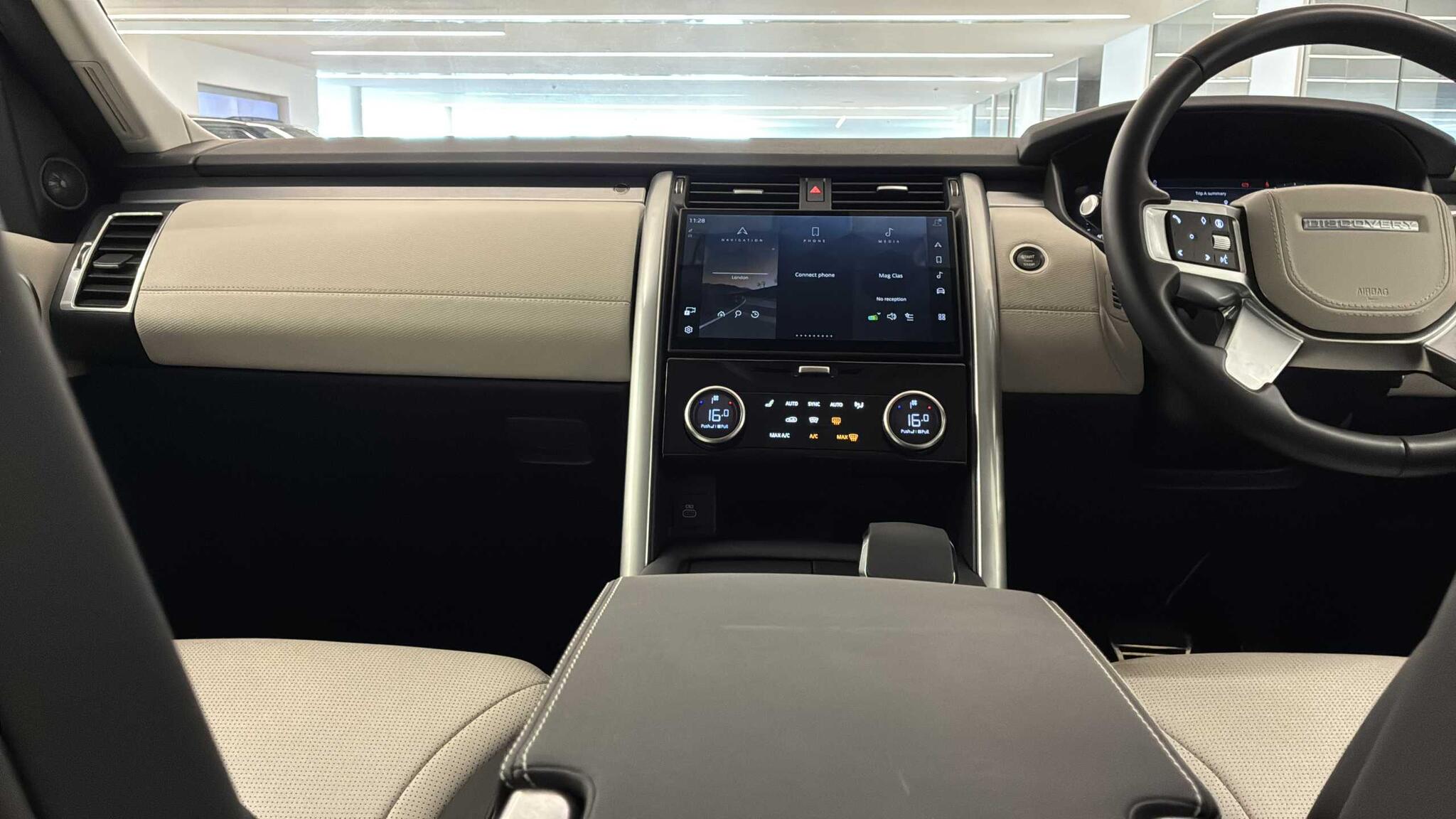 Land Rover Discovery view 14