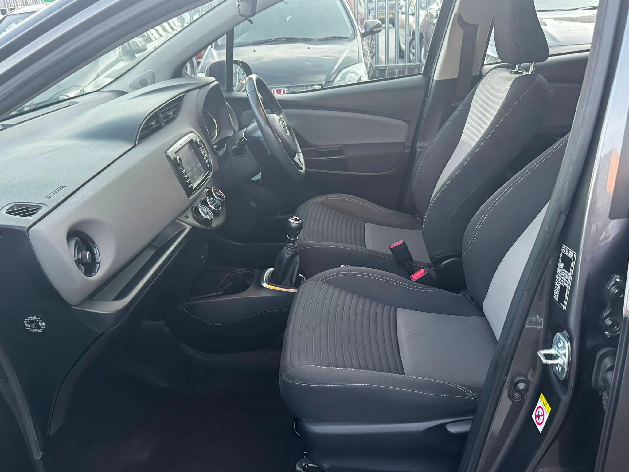 Toyota Yaris view 32