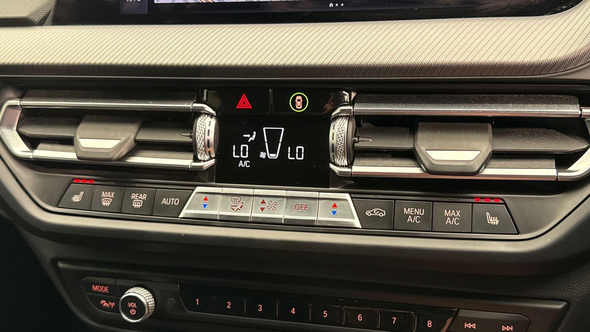BMW 1 Series view 24