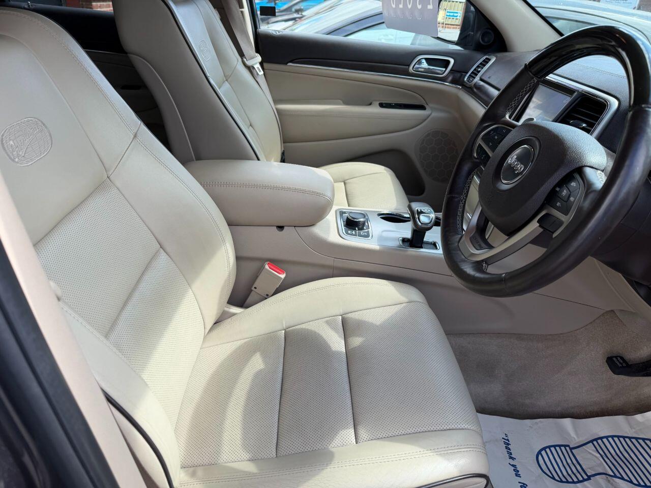 Jeep Grand Cherokee view 12