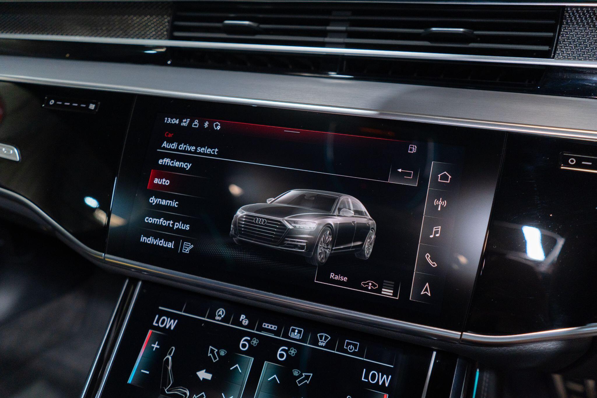 Audi S8 view 25