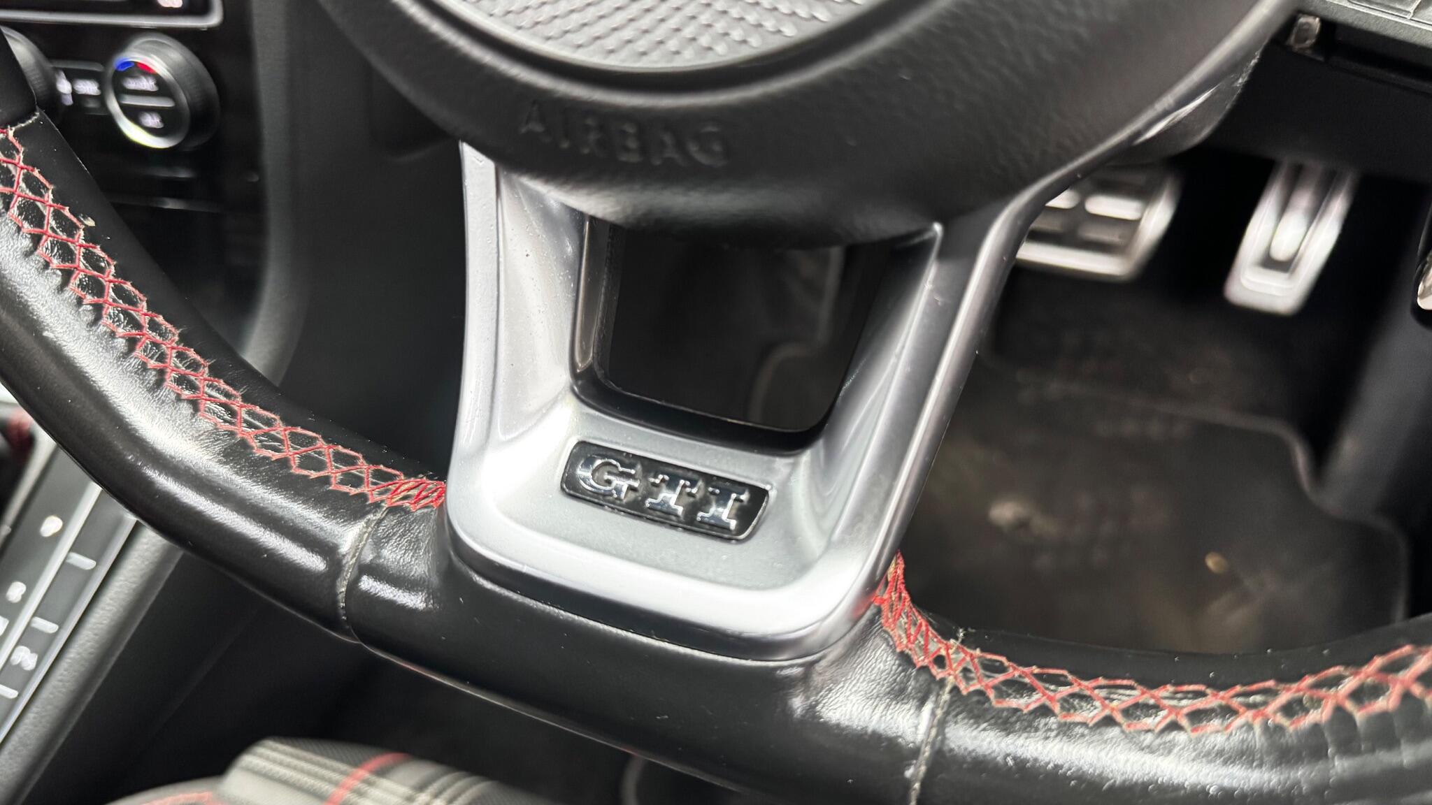 Volkswagen Golf view 14