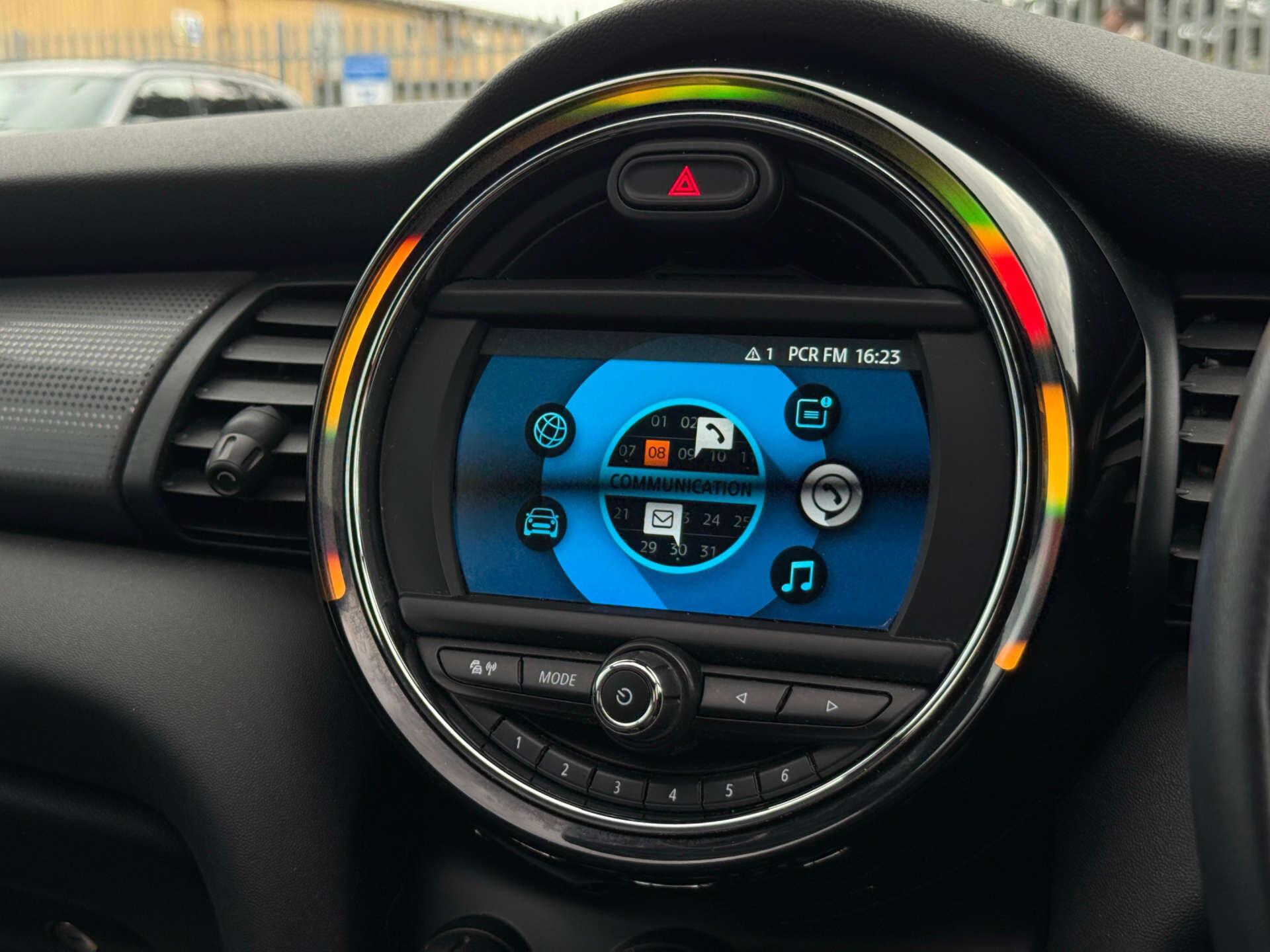 Mini Convertible view 56