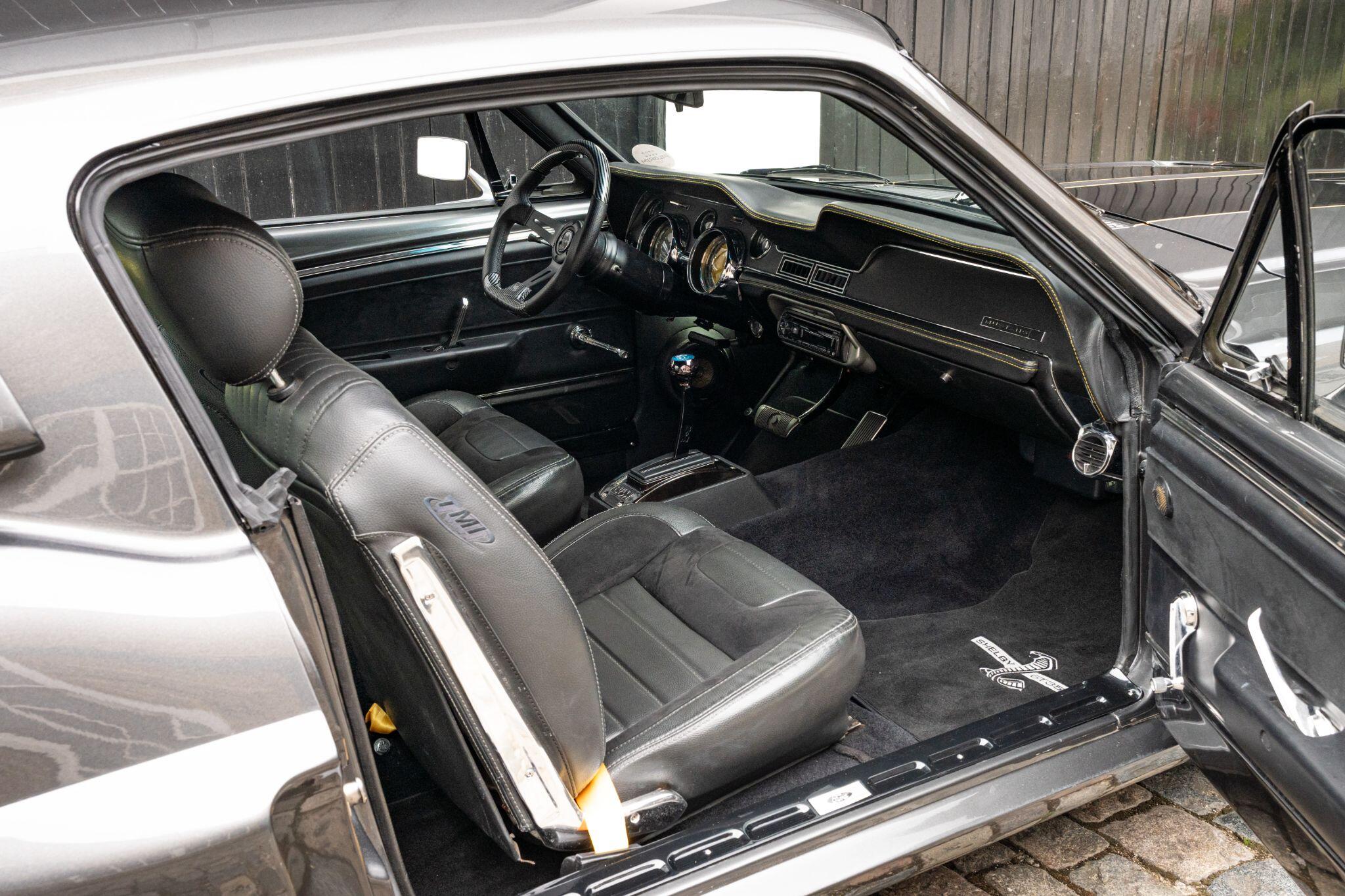 Ford Mustang view 26