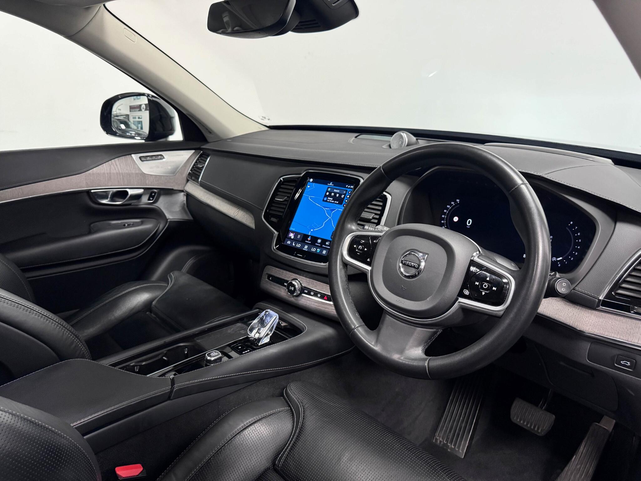 Volvo XC90 view 36