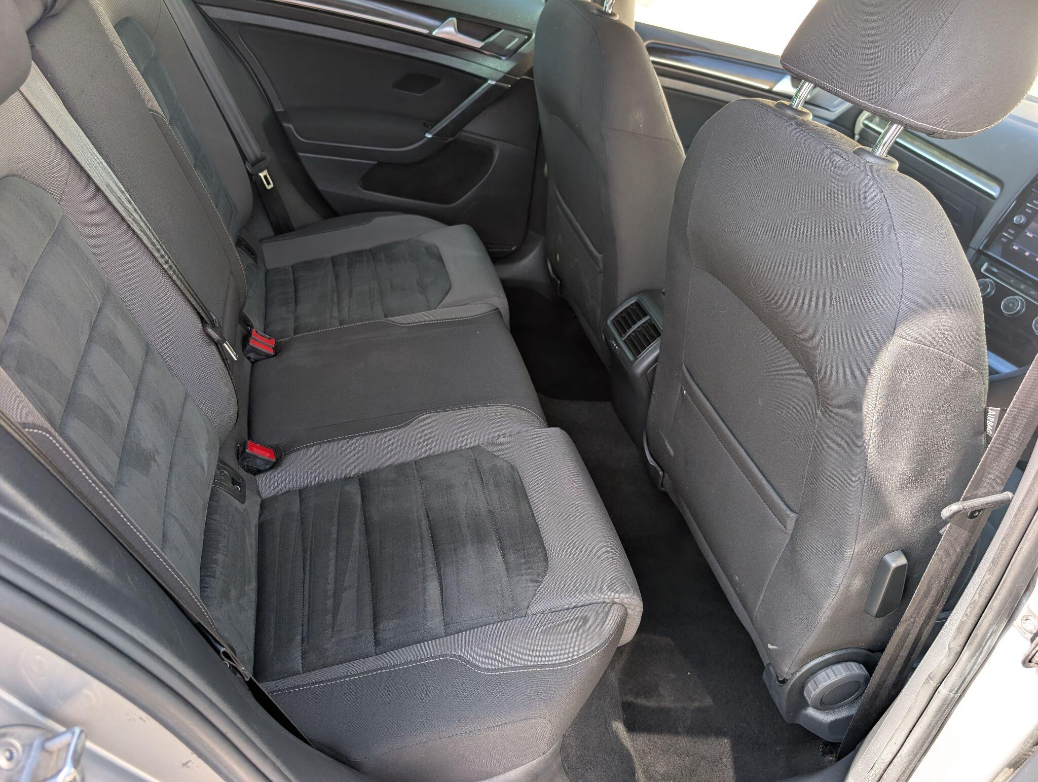 Volkswagen Golf view 17