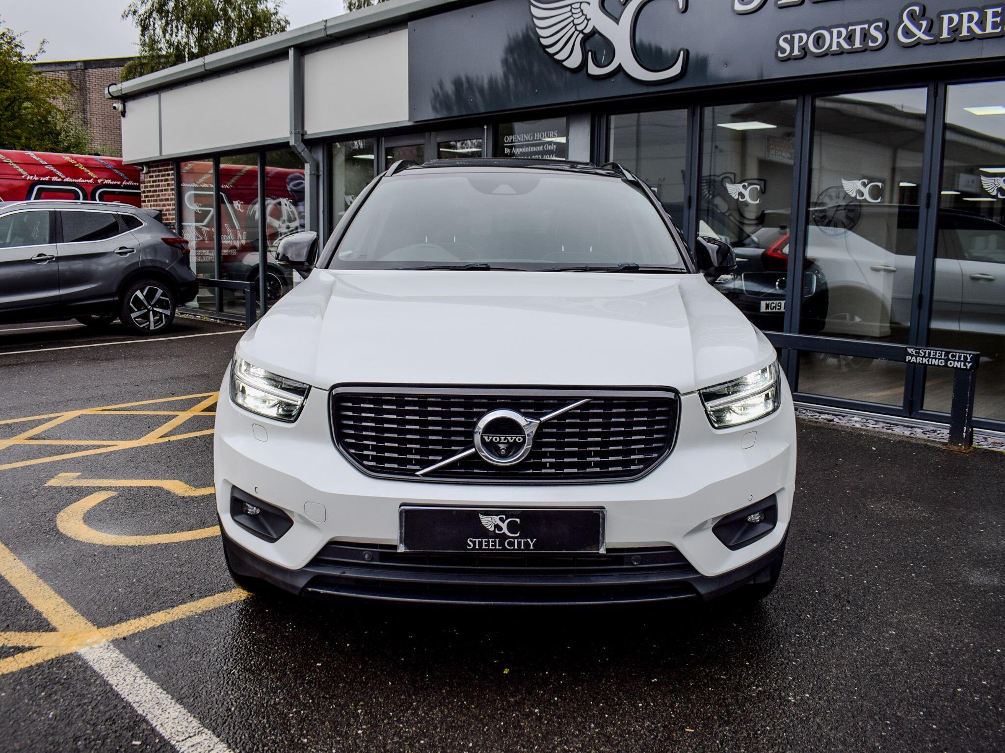 Volvo XC40 view 2