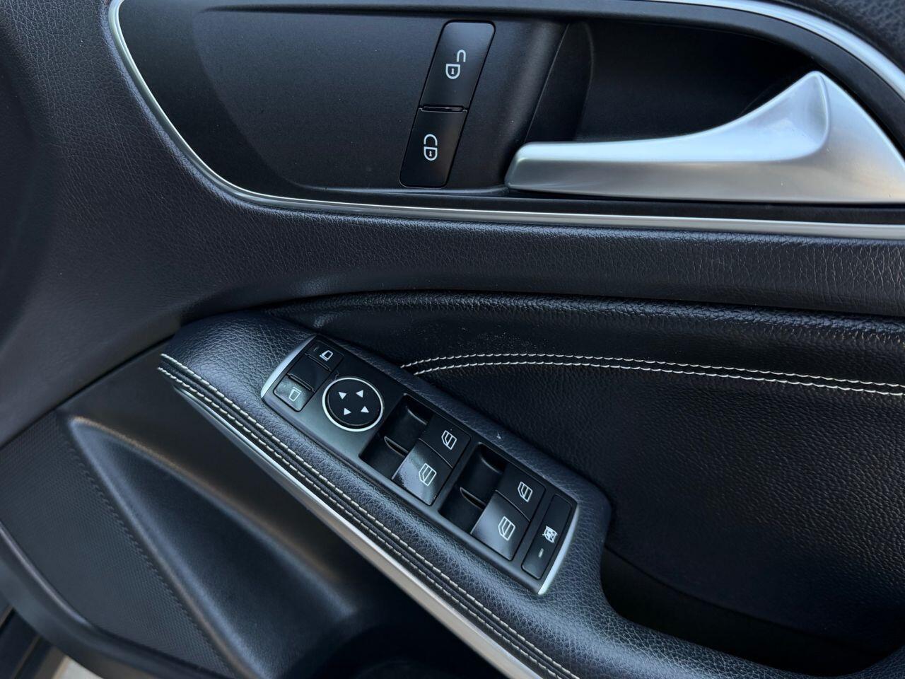 Mercedes-Benz Gla view 28
