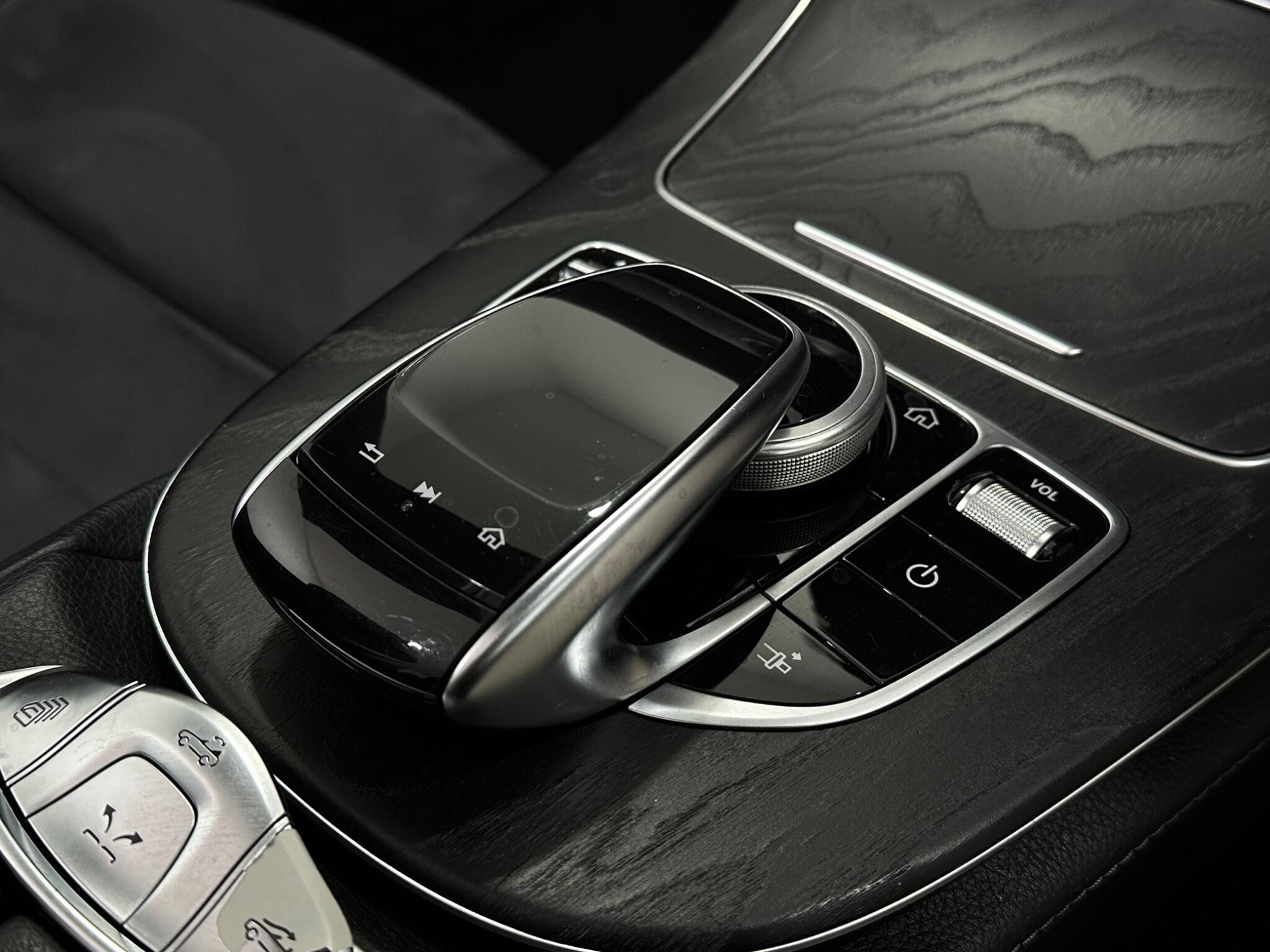 Mercedes-Benz E-Class view 22