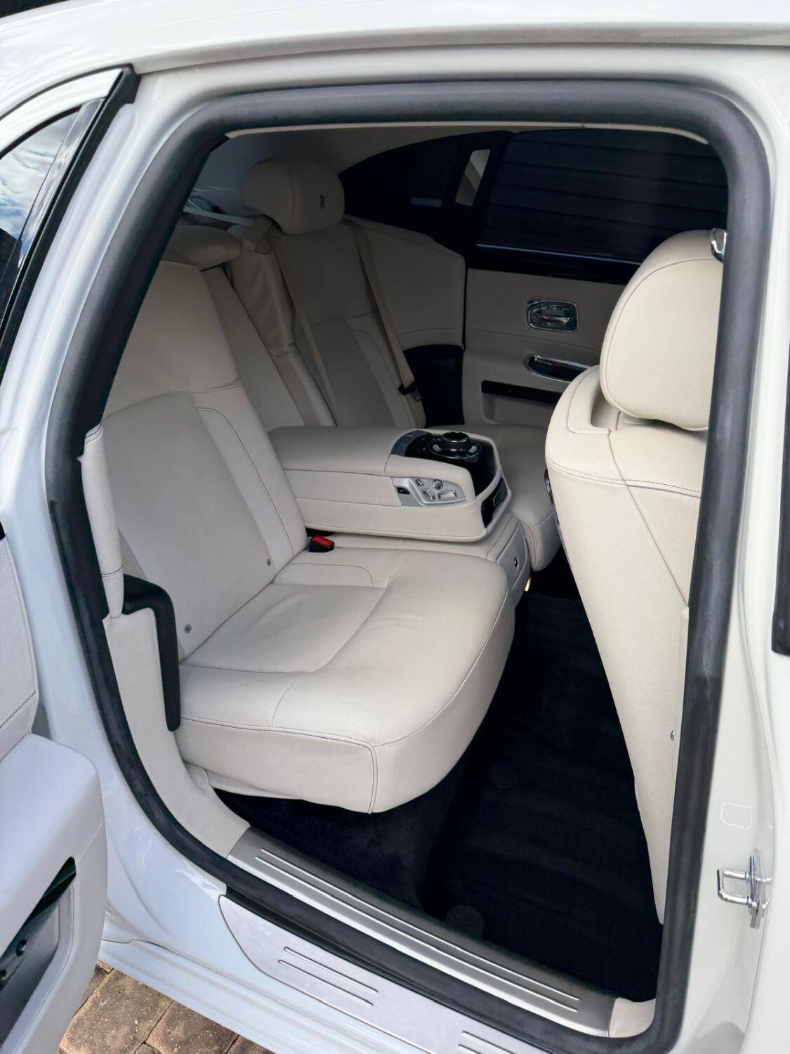 Rolls-Royce Ghost view 24