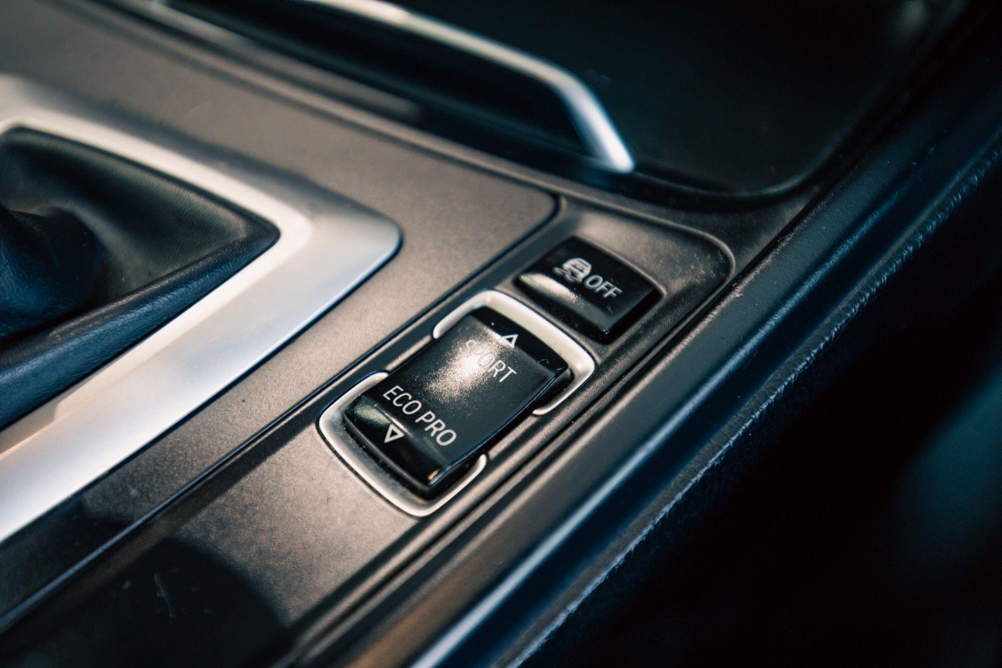BMW 3 Series view 16