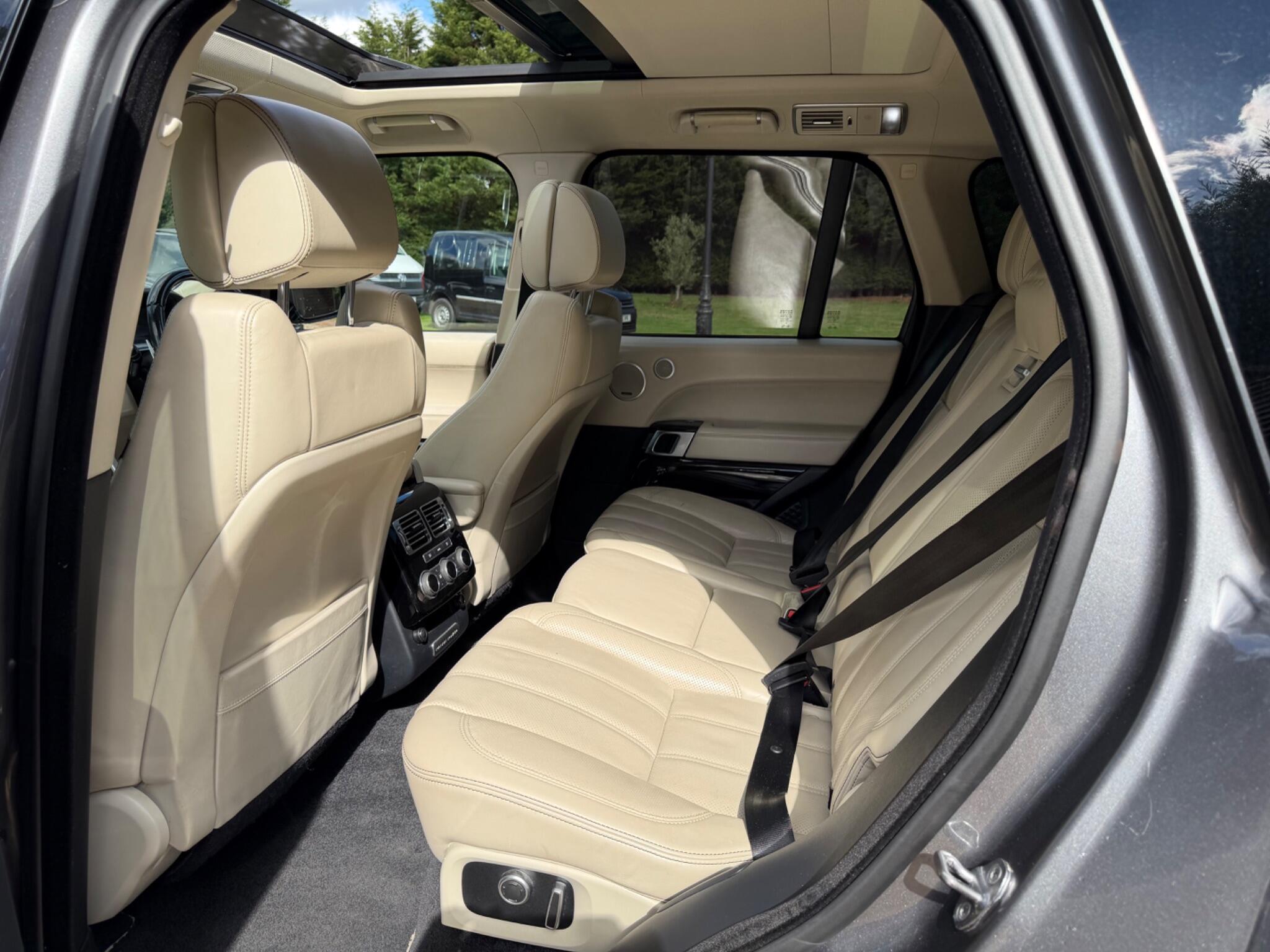 Land Rover Range Rover view 14