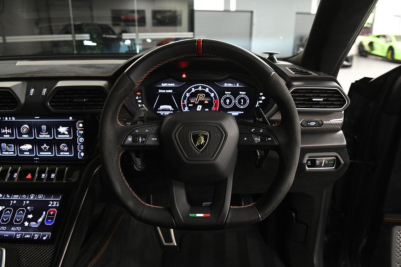 Lamborghini Urus view 22