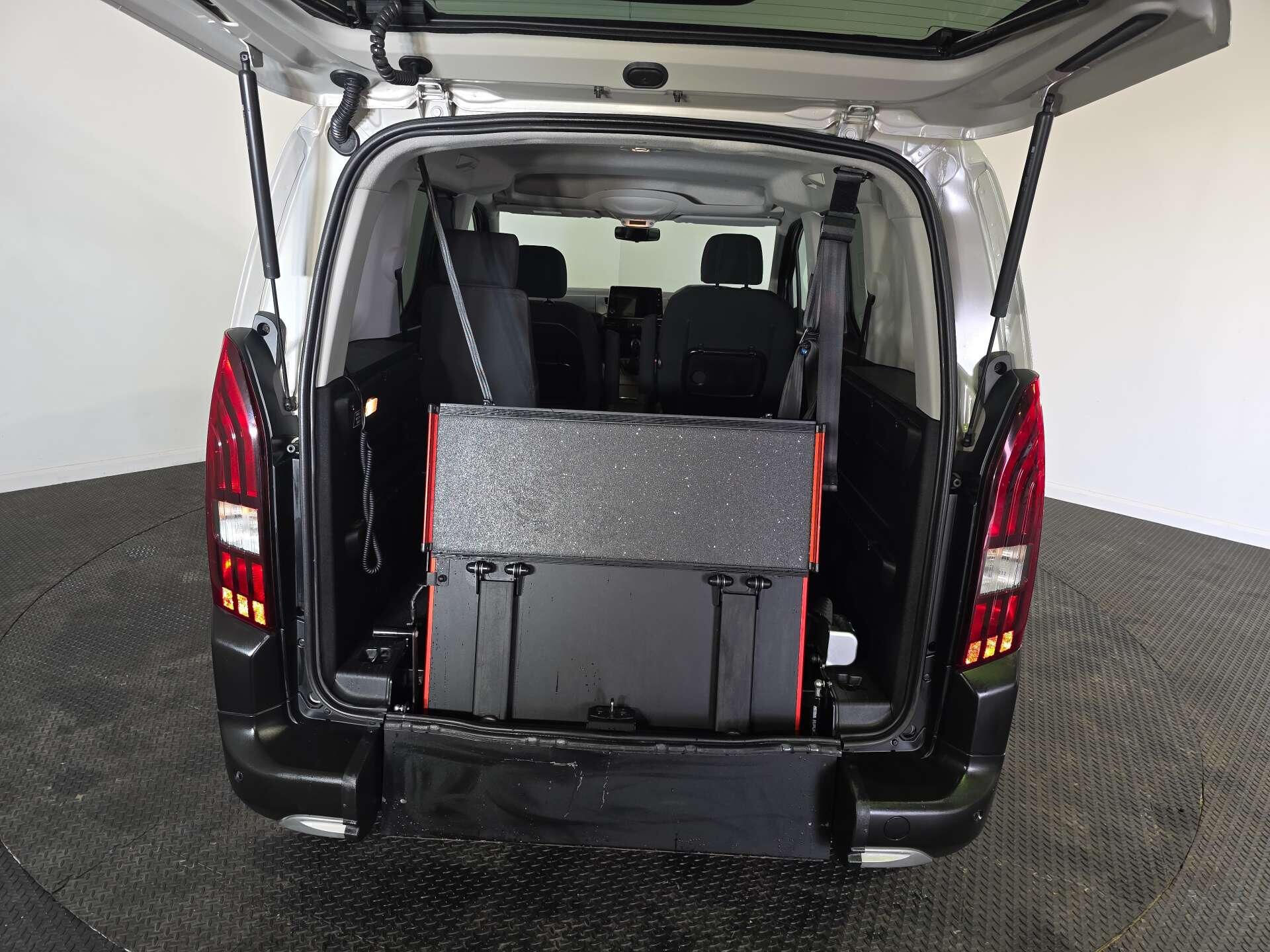 Peugeot Rifter view 40
