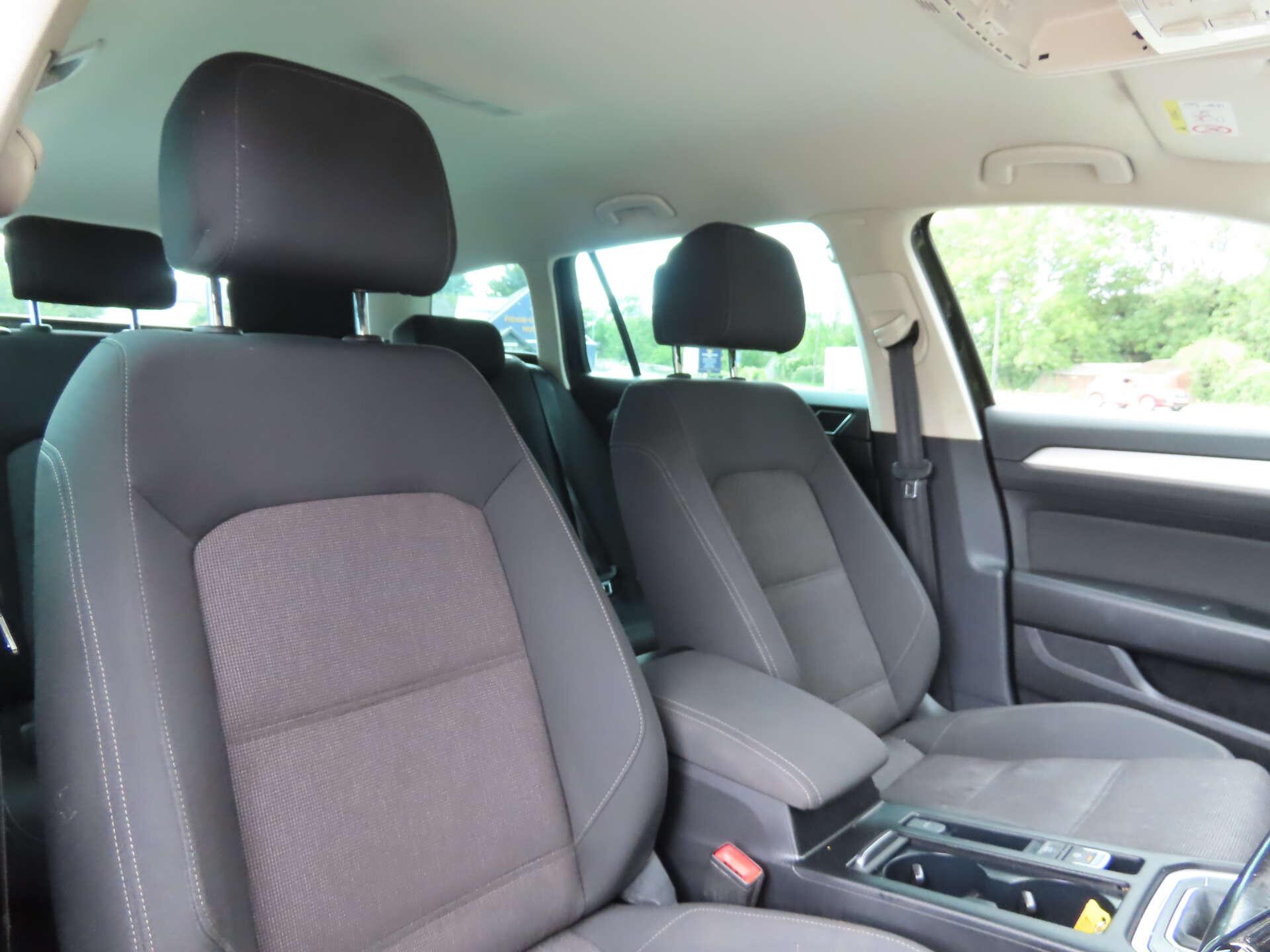 Volkswagen Passat view 8