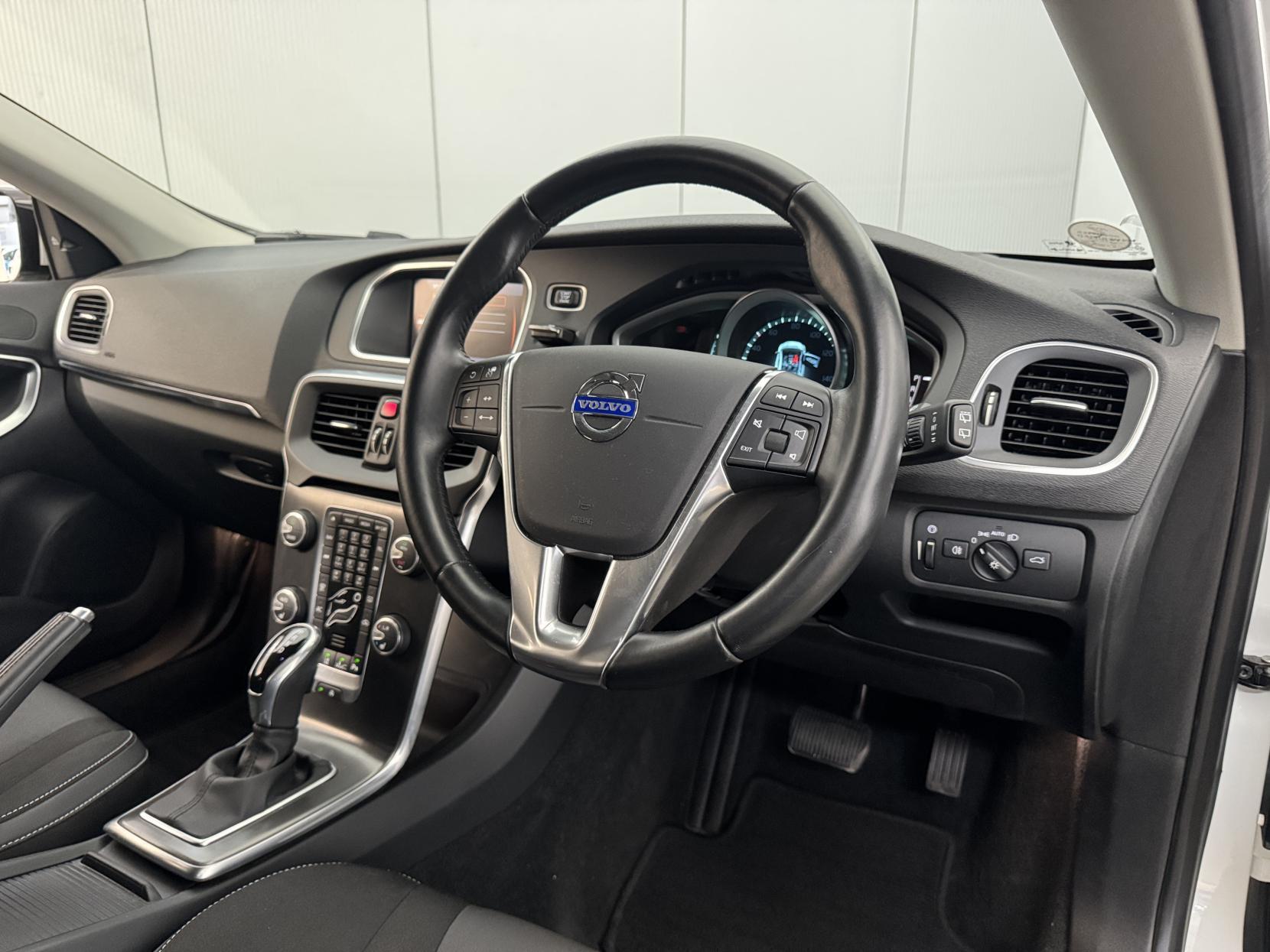 Volvo V40 view 54