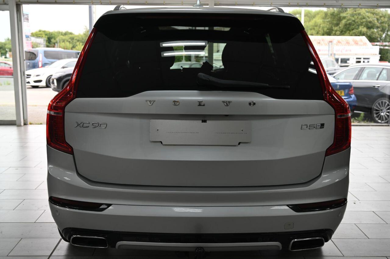 Volvo XC90 view 10