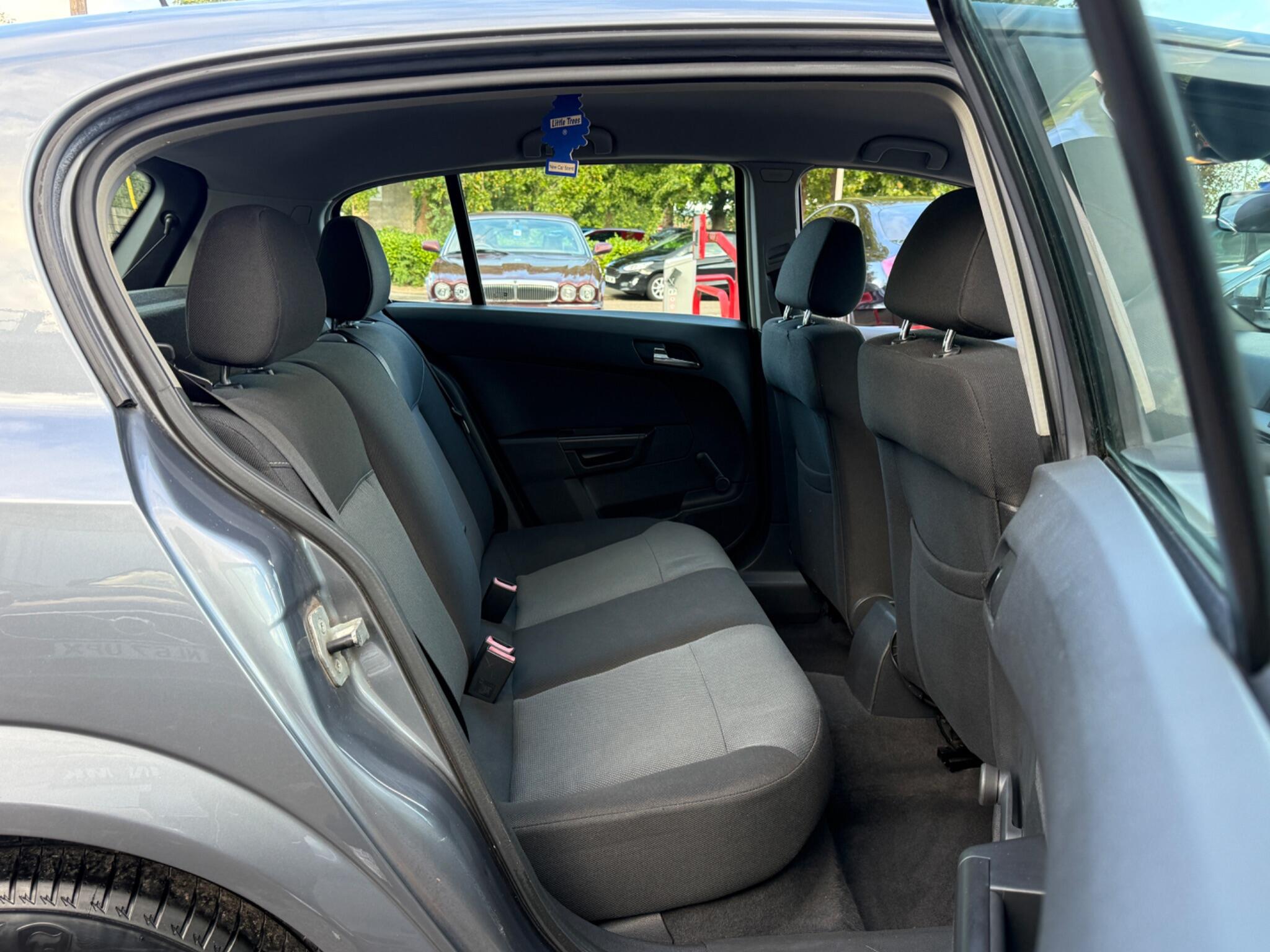 Vauxhall Astra - Image 35