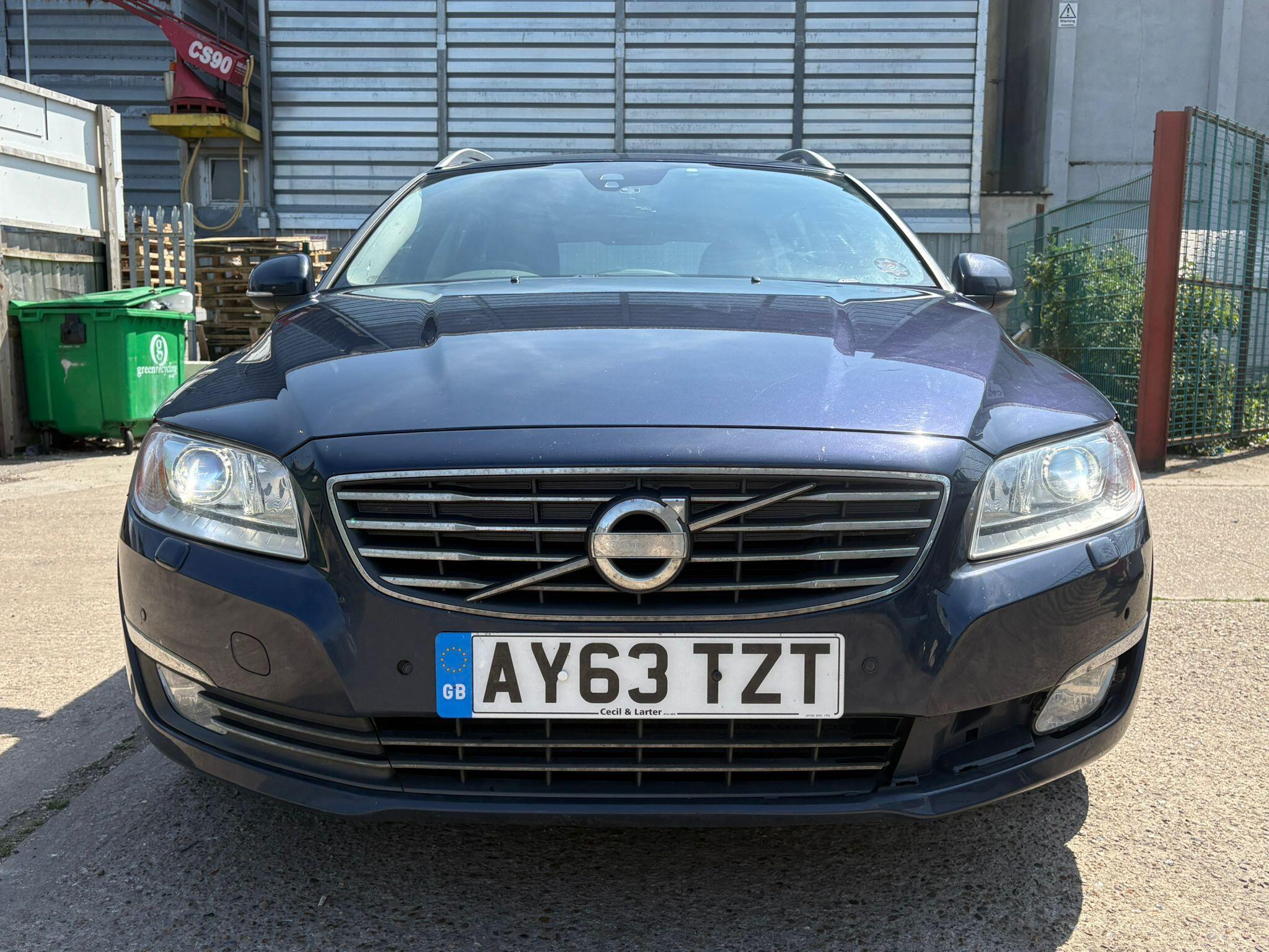 Volvo V70 view 8