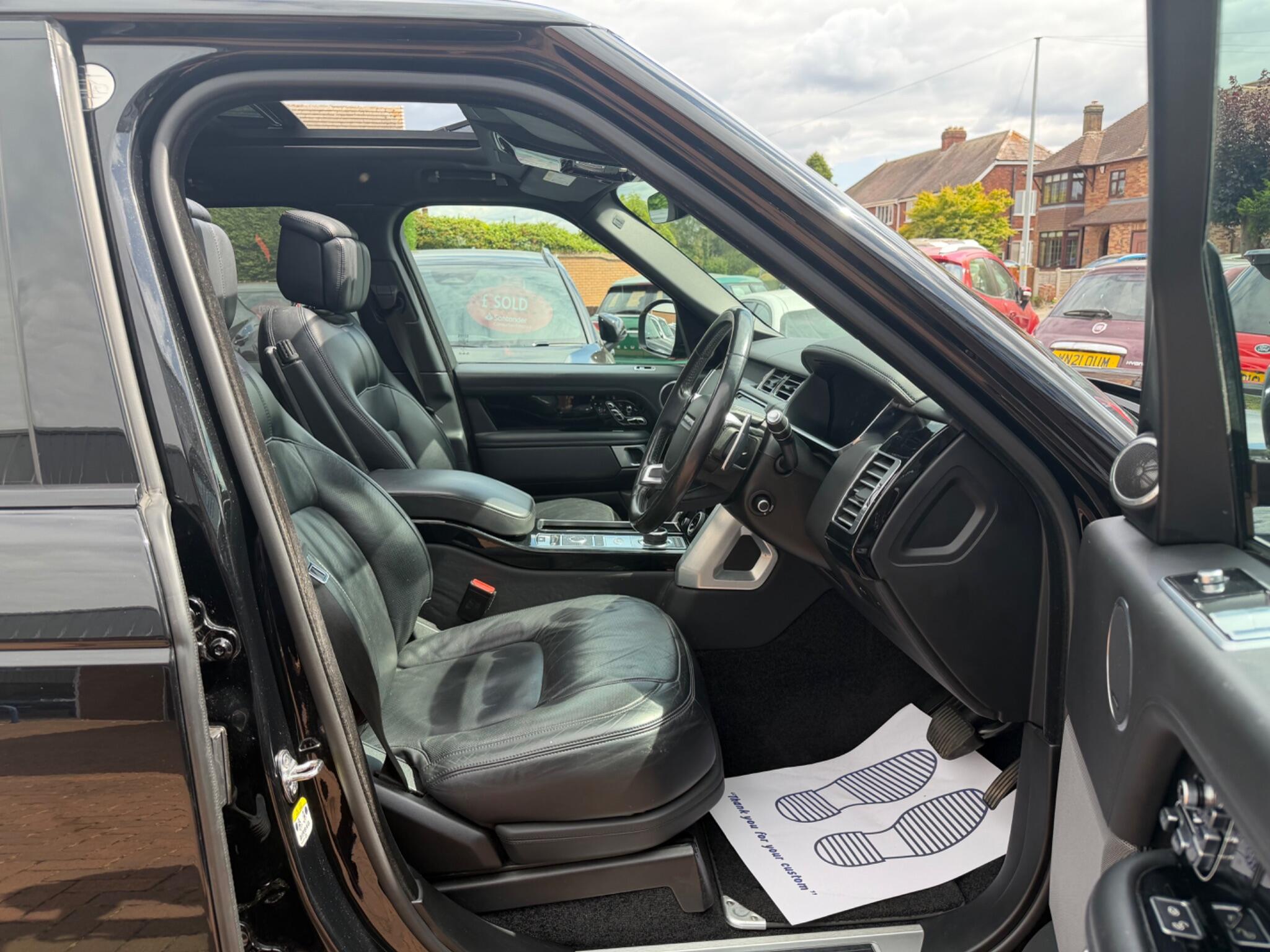 Land Rover Range Rover view 2
