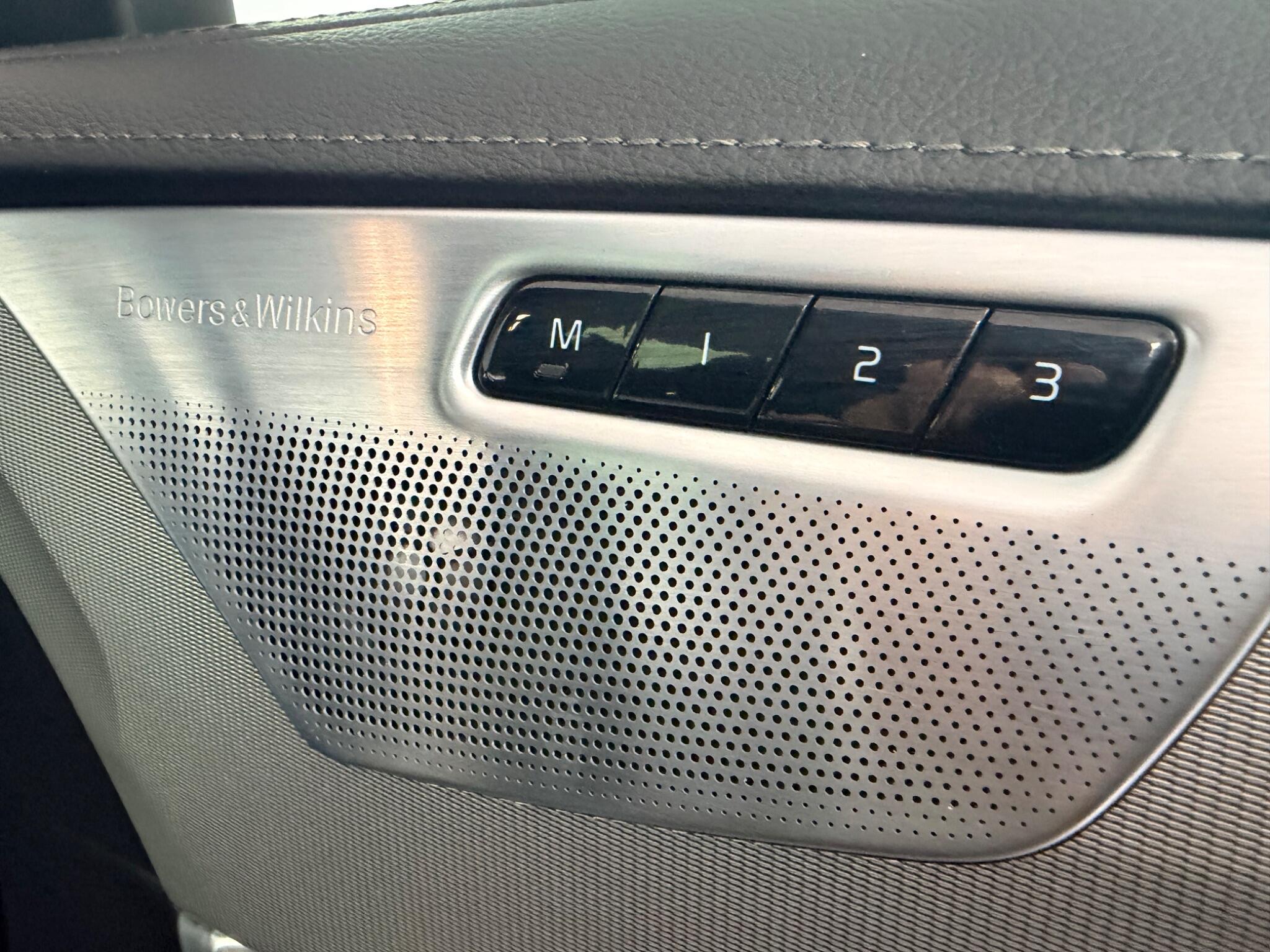 Volvo XC90 view 19