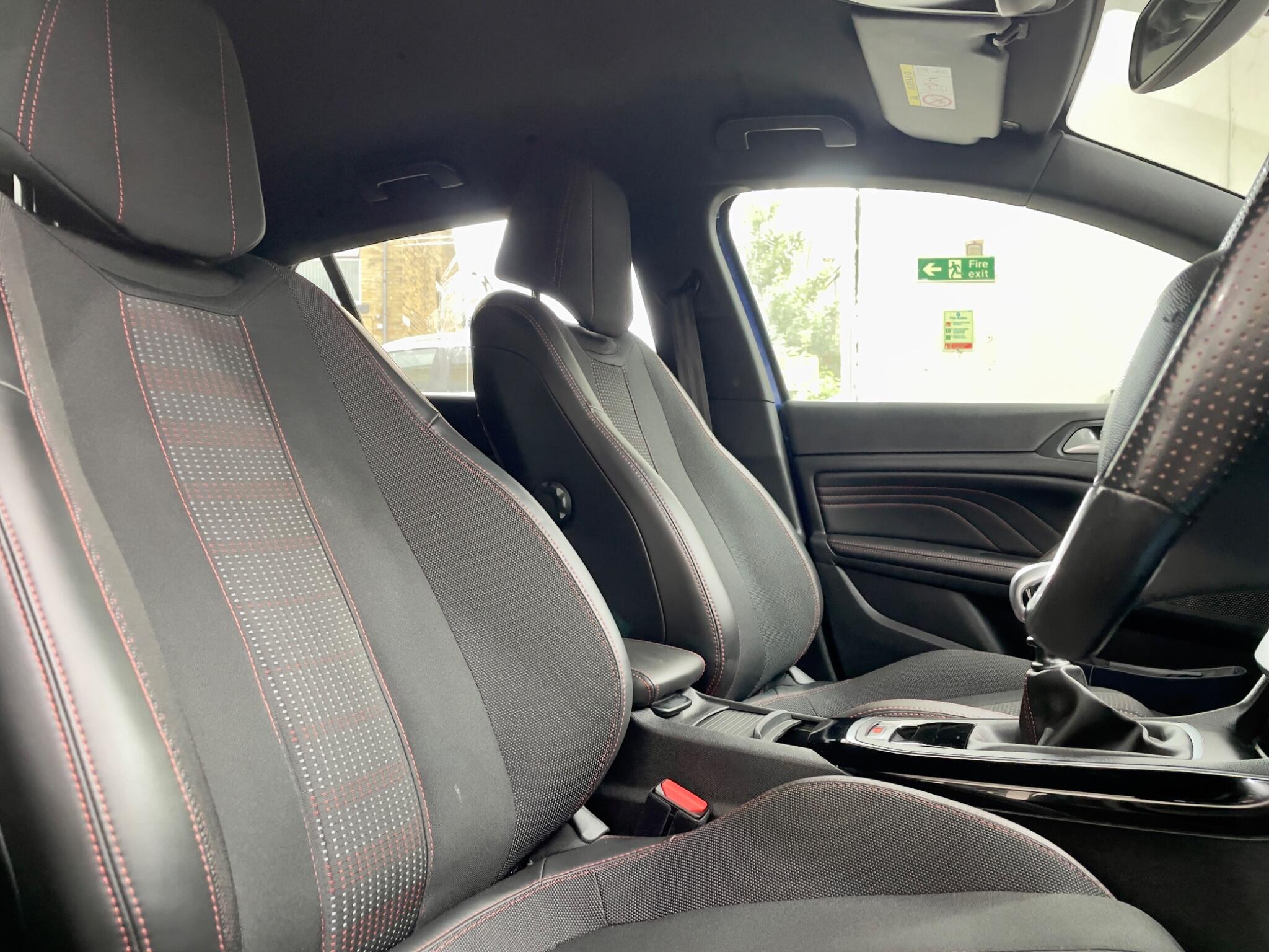 Peugeot 308 view 7
