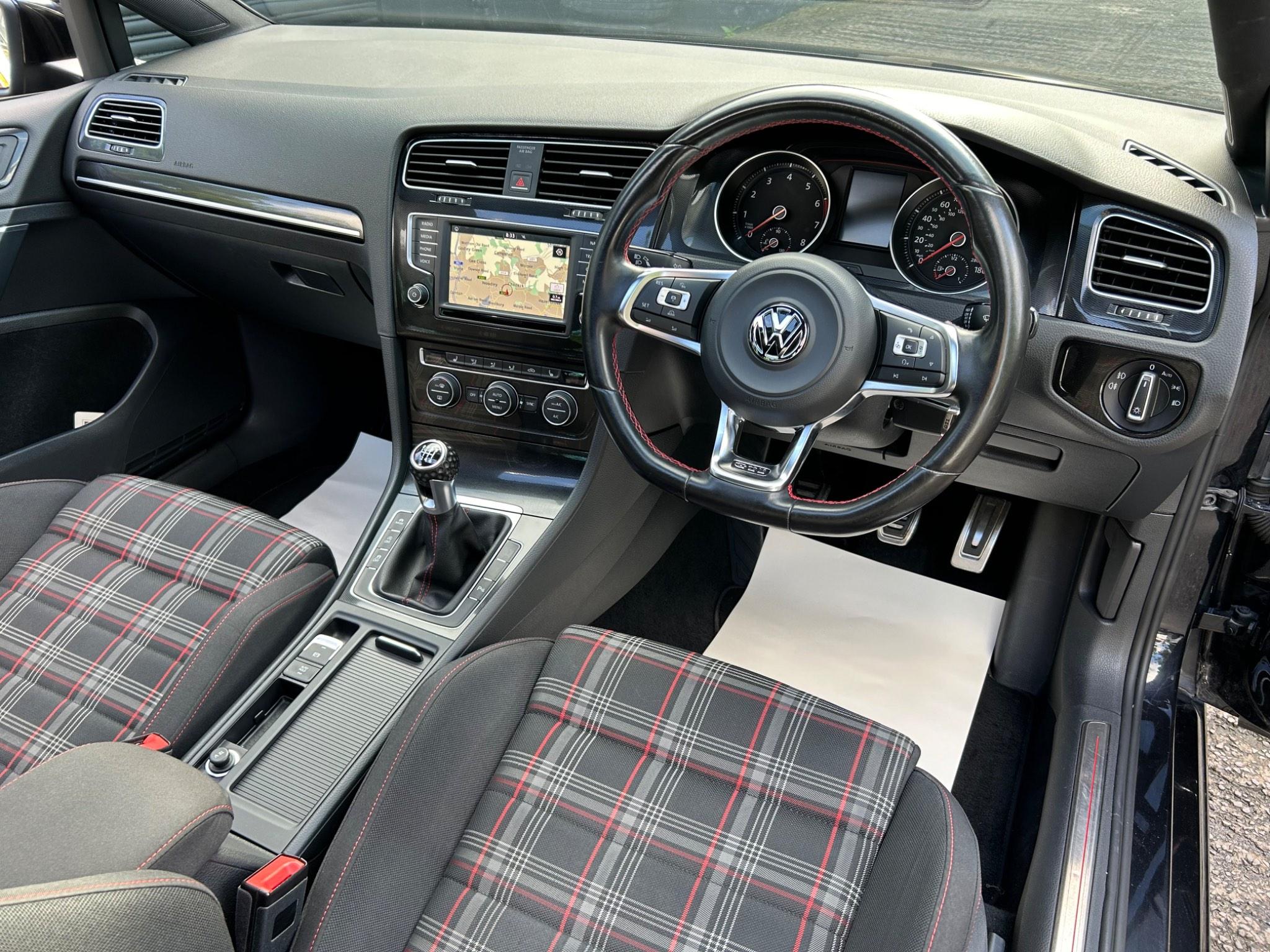 Volkswagen Golf view 19