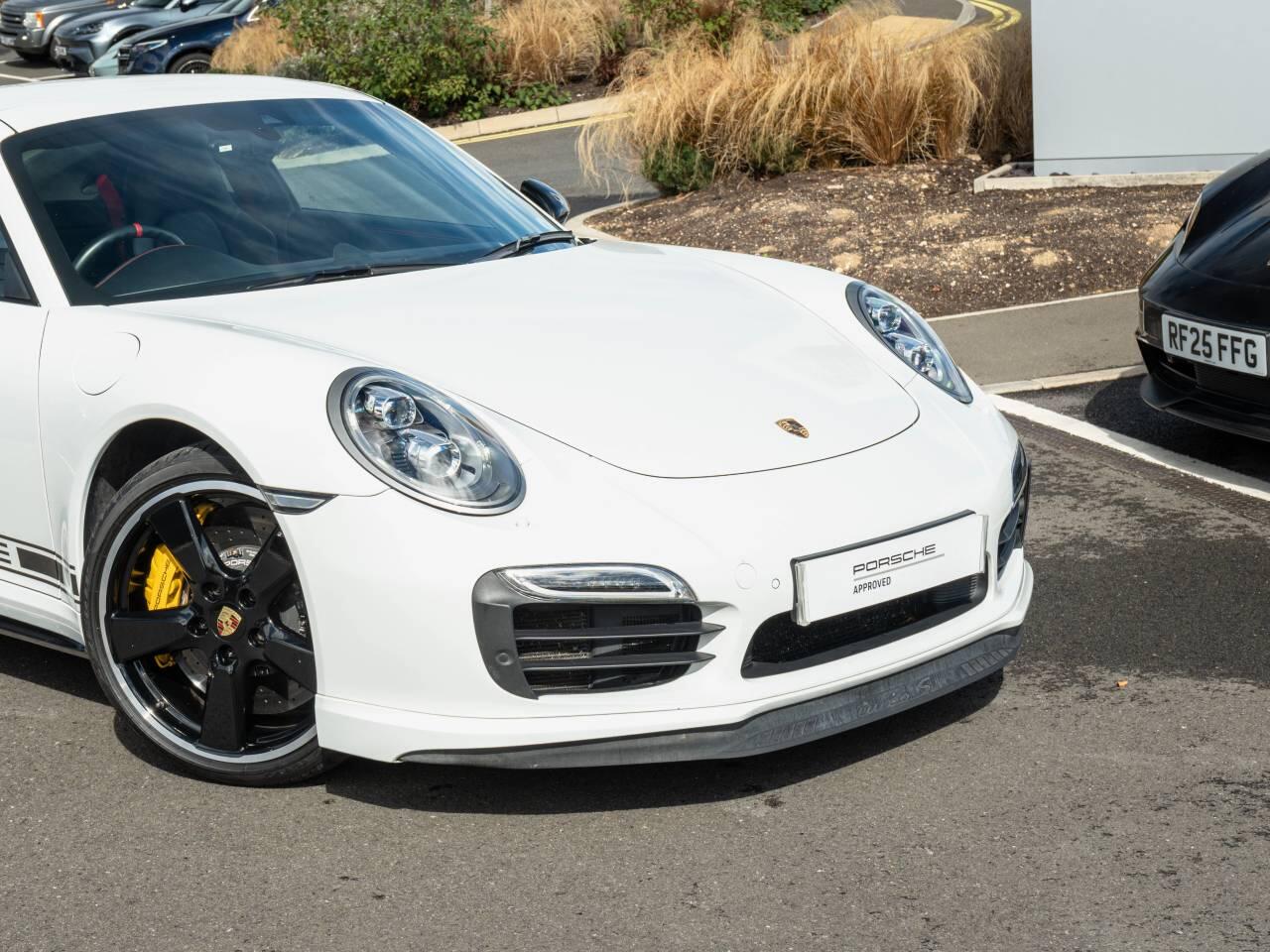 Porsche 911 view 17