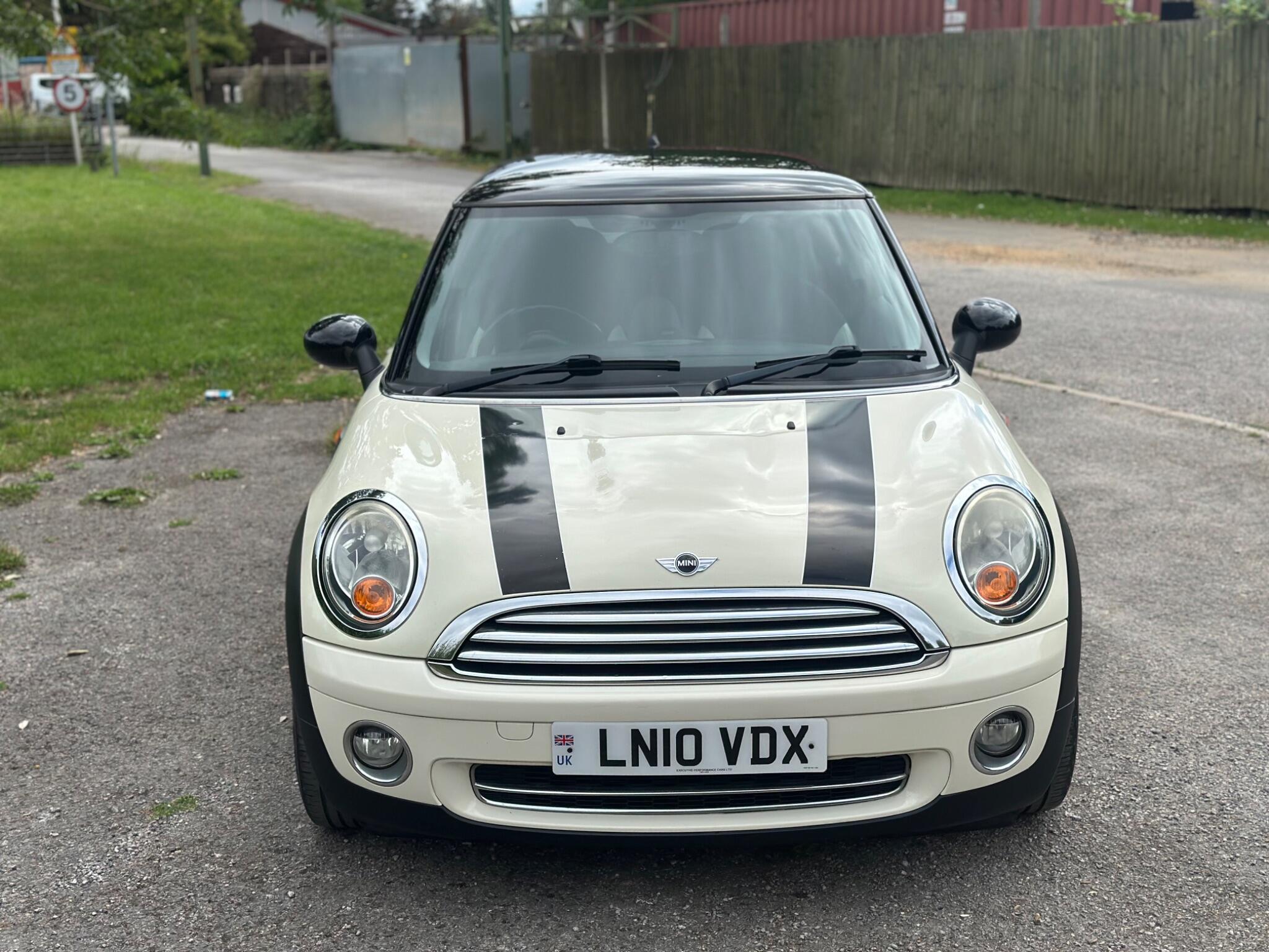 Mini Hatch view 8